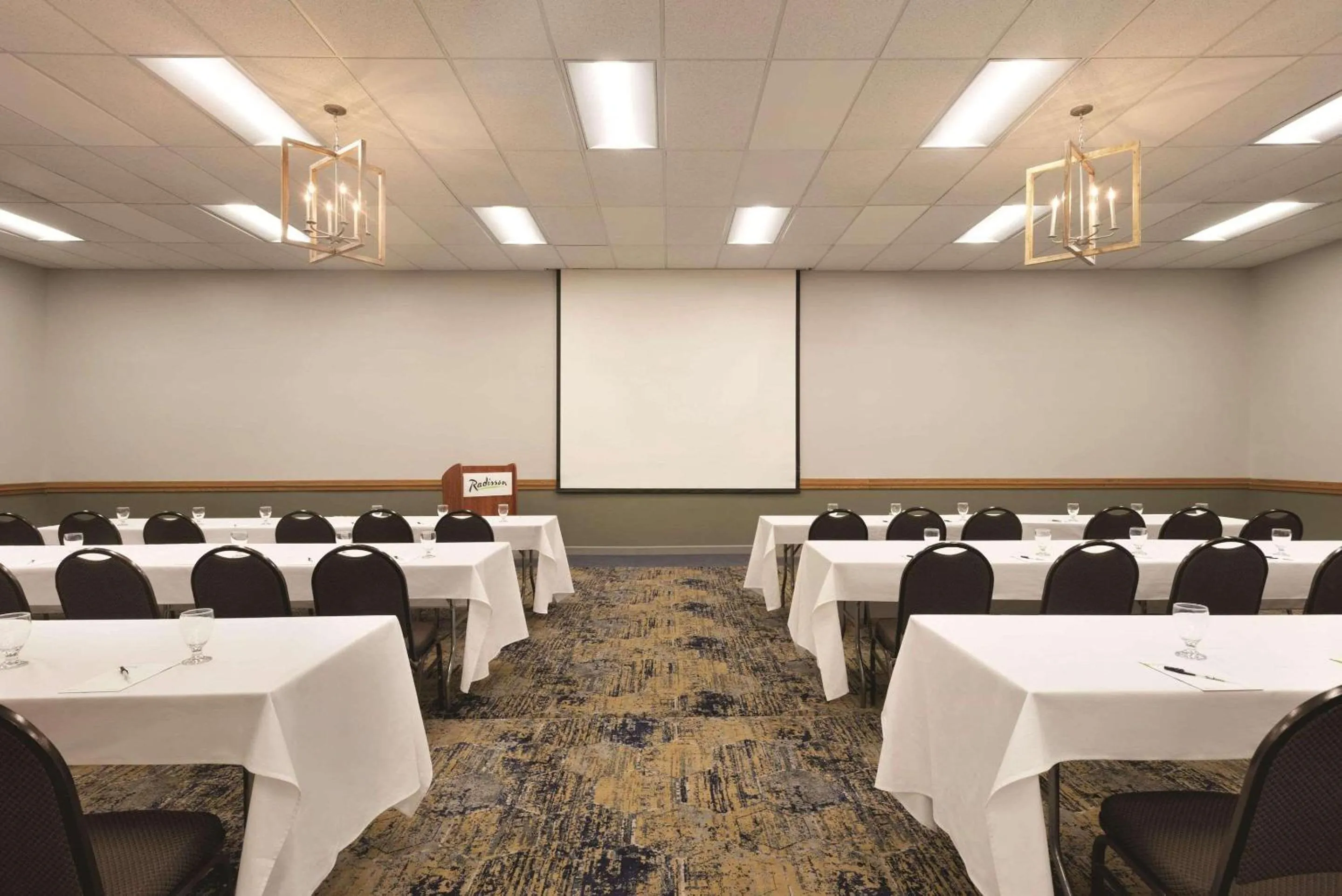 Meeting/conference room in Radisson Hotel Ames Conference Center at ISU