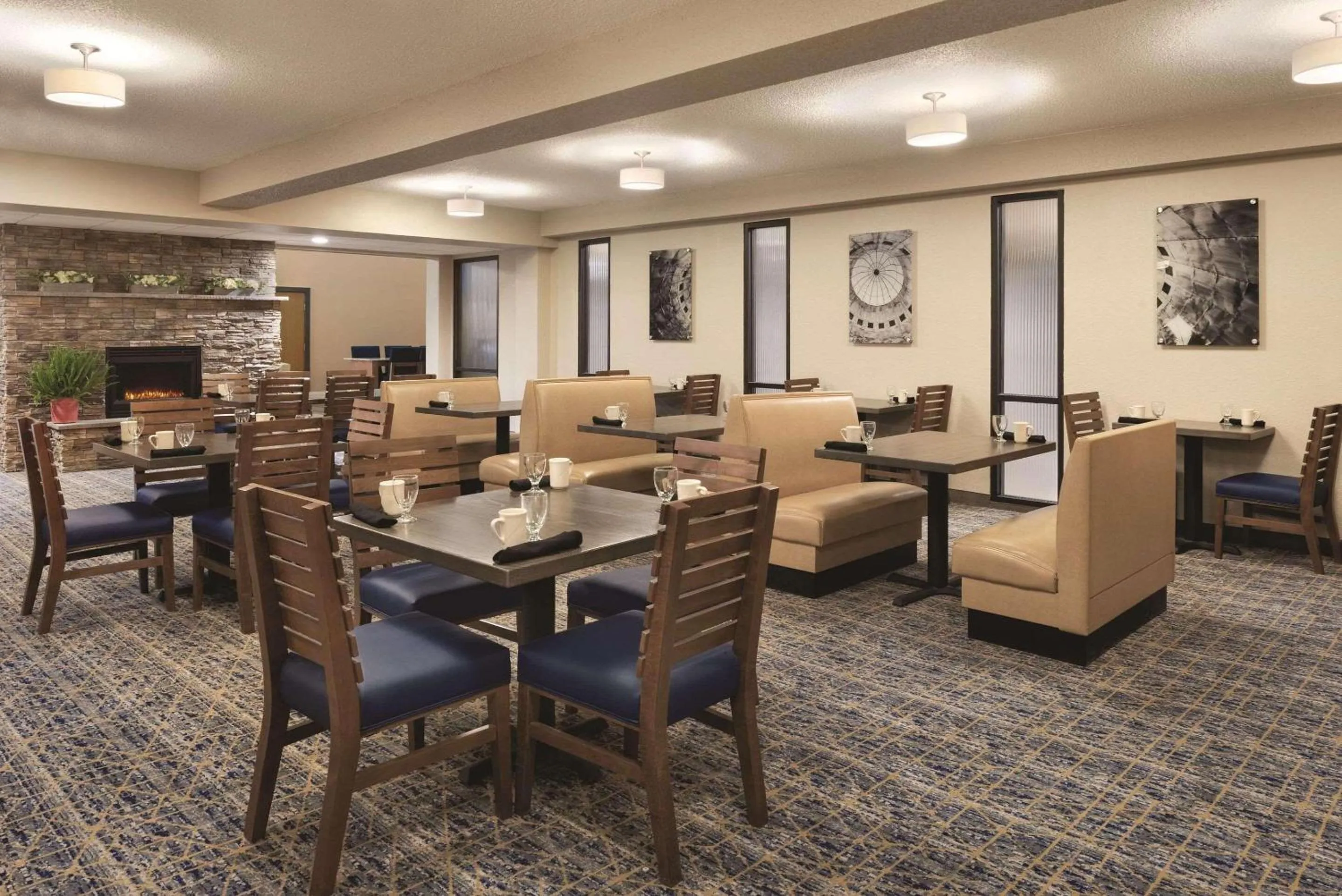 Restaurant/places to eat in Radisson Hotel Ames Conference Center at ISU