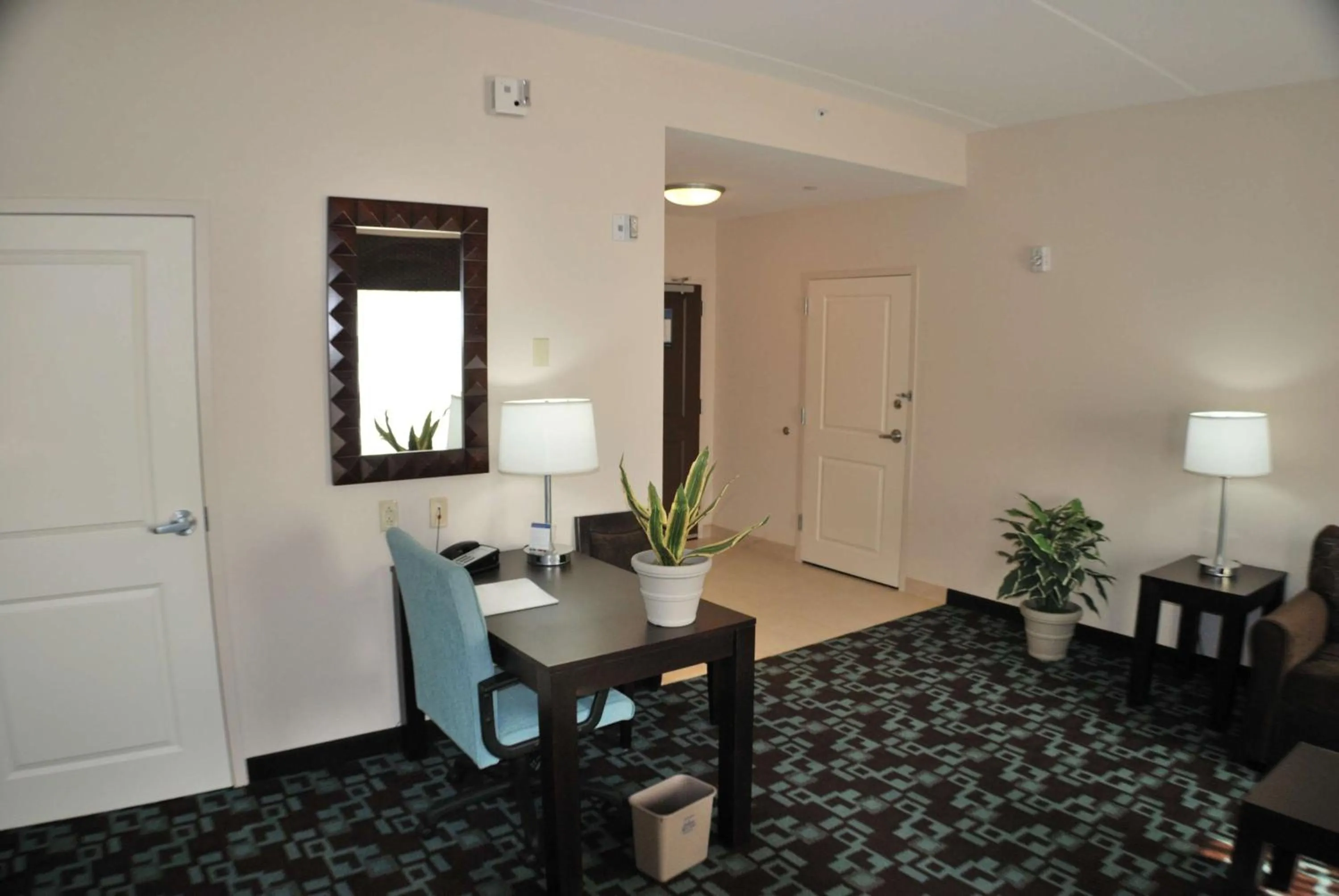 Bed in Hampton Inn & Suites Nashville at Opryland