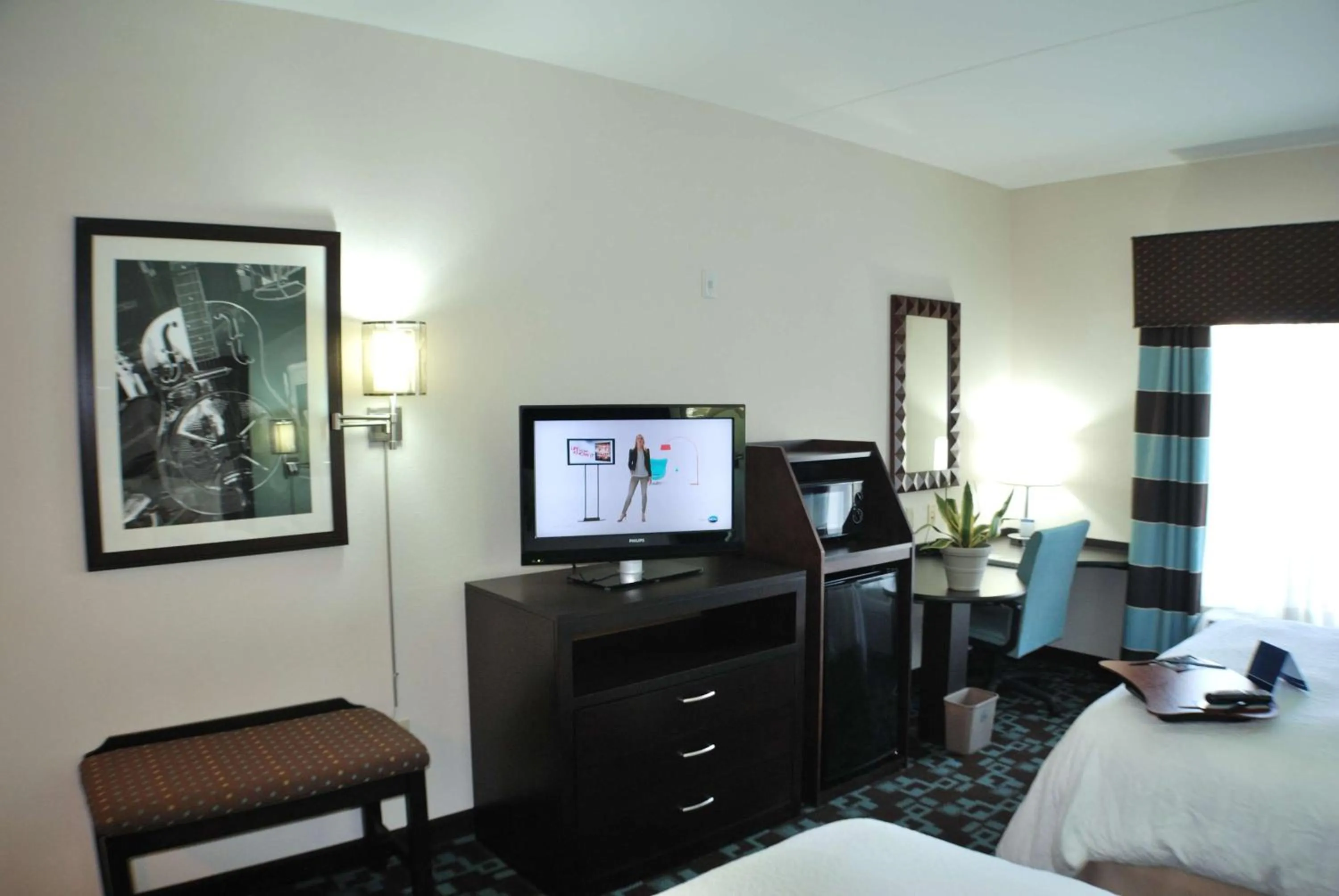Bed in Hampton Inn & Suites Nashville at Opryland