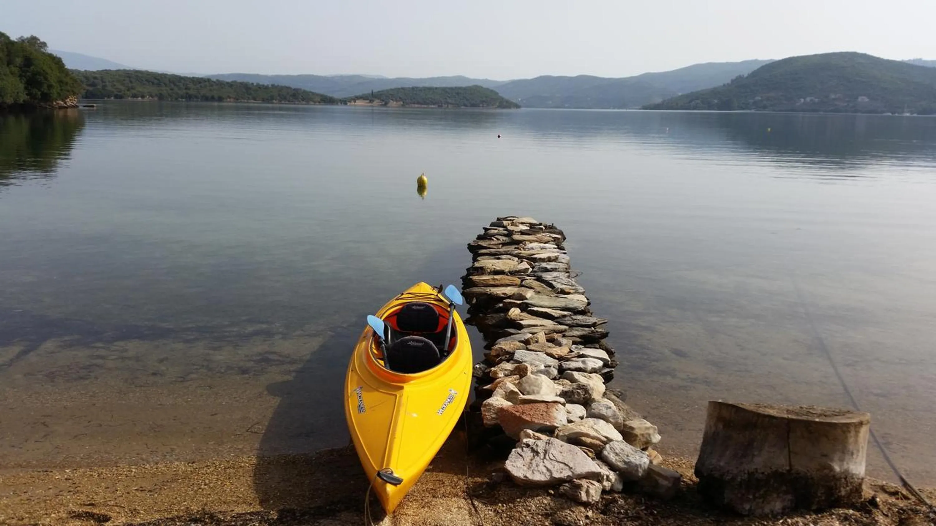Canoeing in Thea Houses
