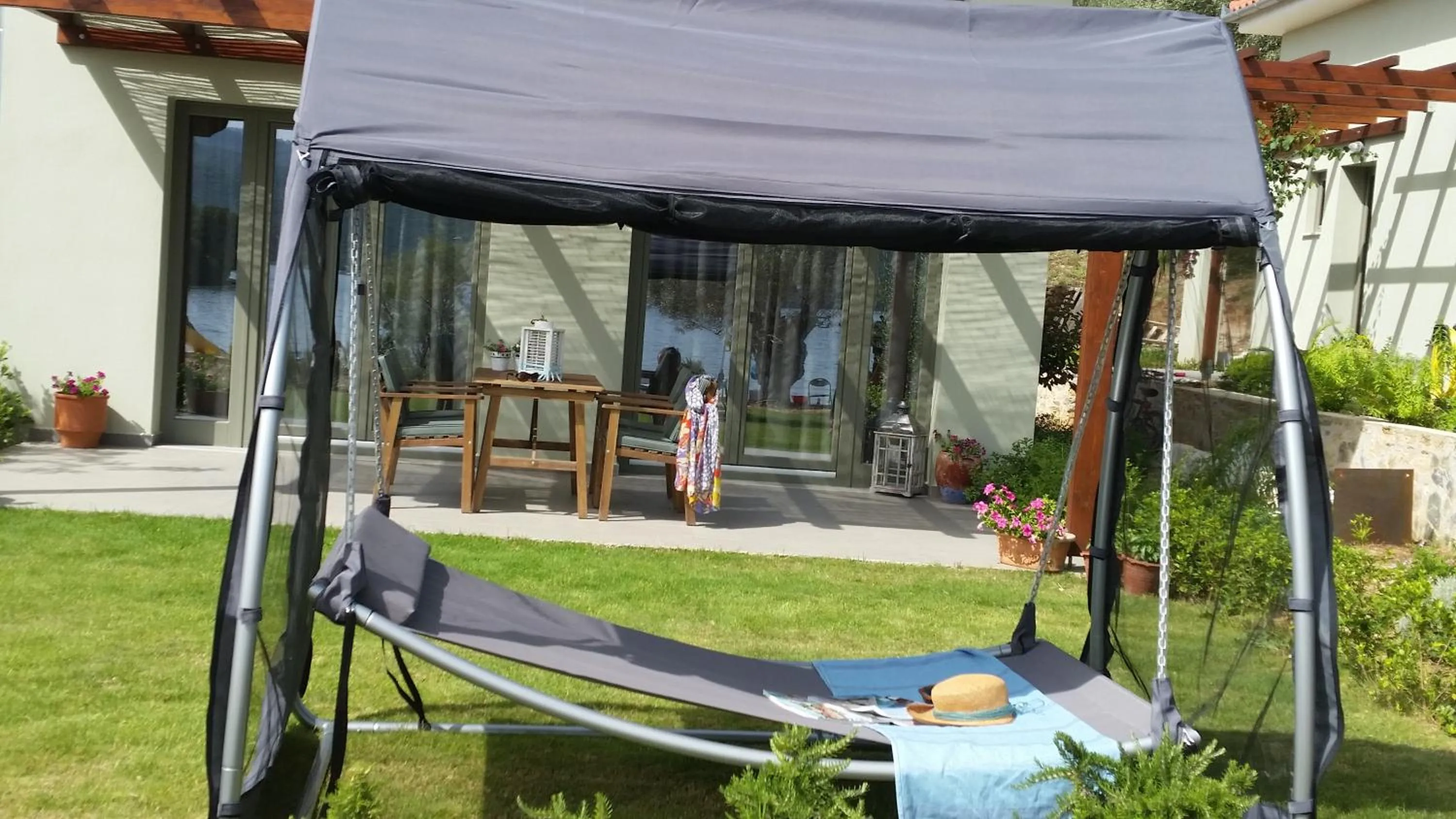 Garden in Thea Houses