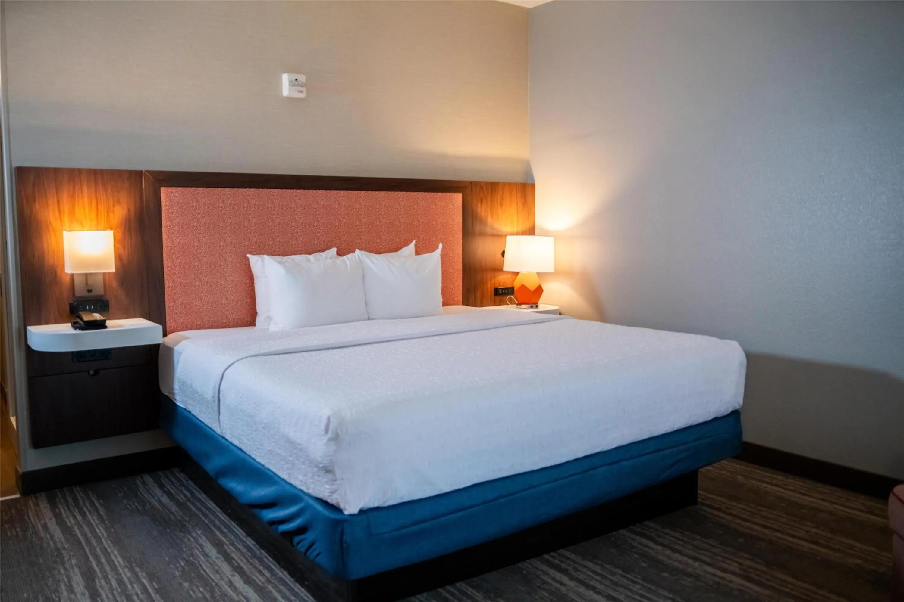 Bed in Hampton Inn Gonzales