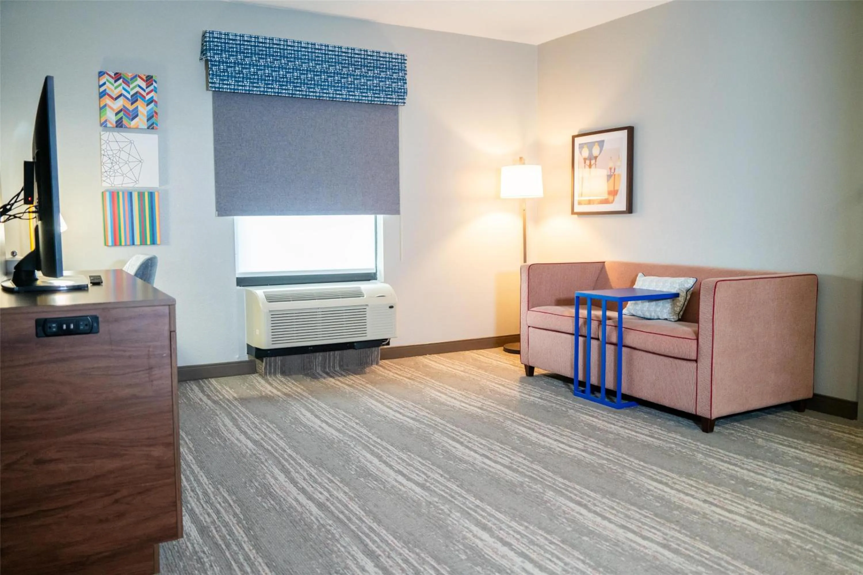 Living room, Bed in Hampton Inn Gonzales