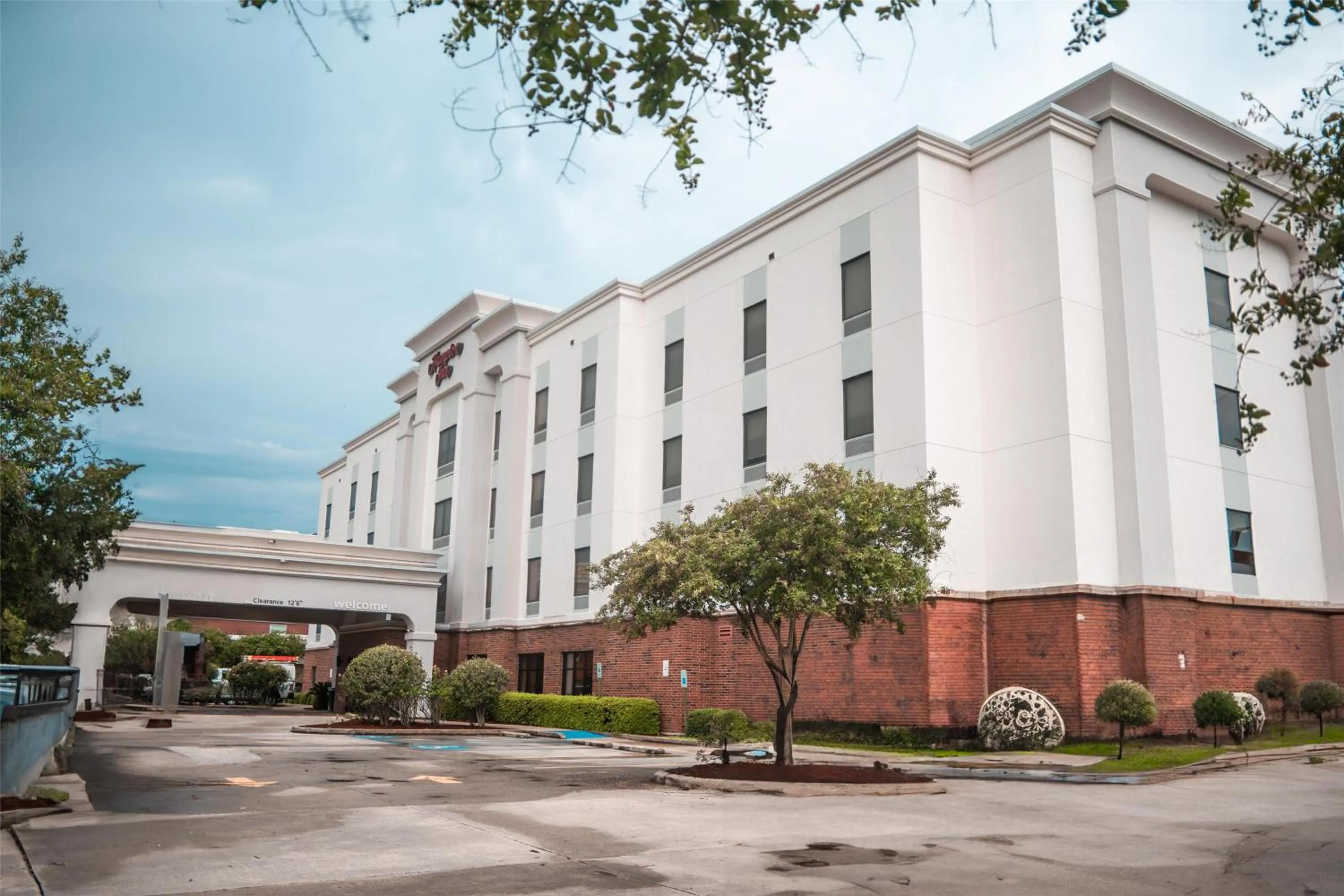 Property building in Hampton Inn Gonzales