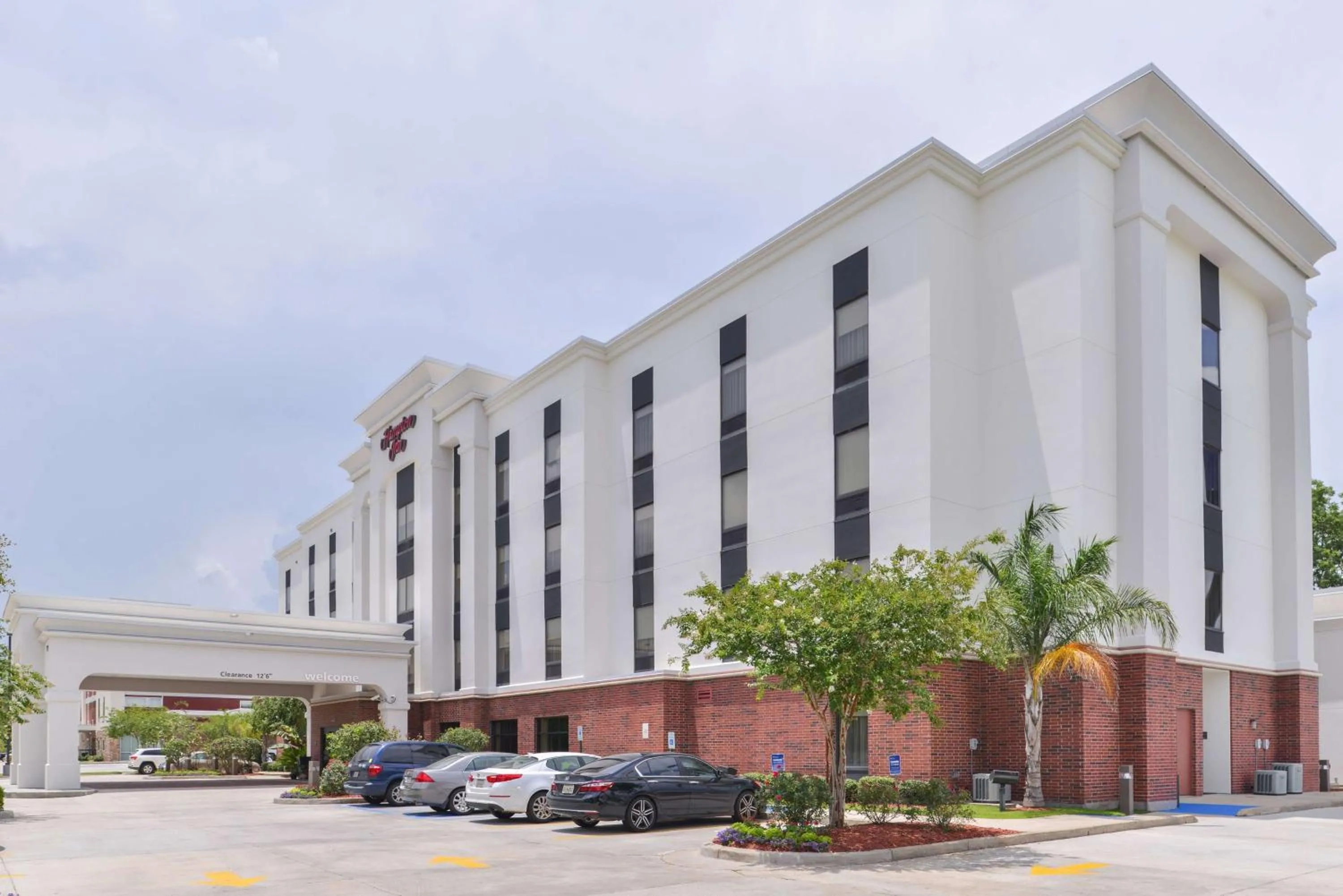 Property building in Hampton Inn Gonzales