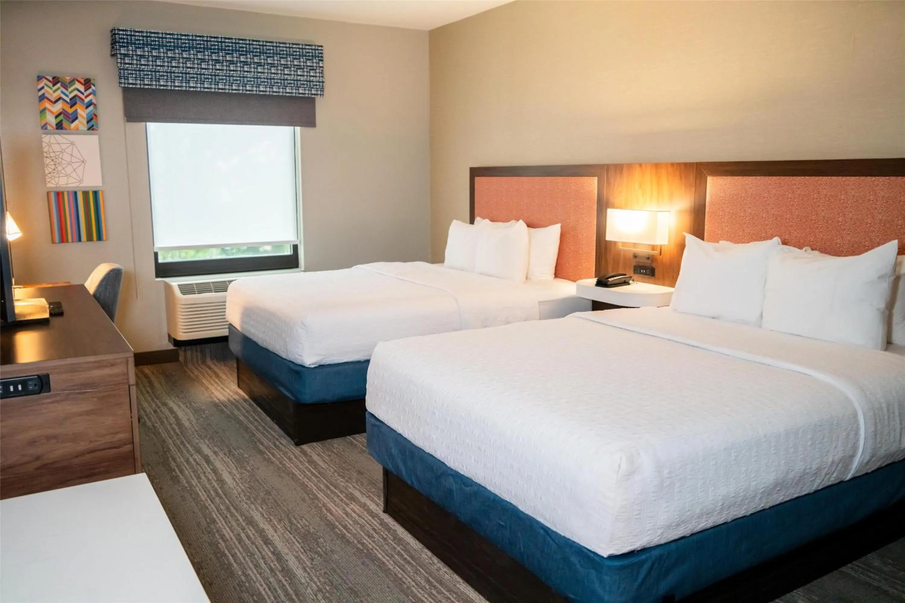 Bed in Hampton Inn Gonzales