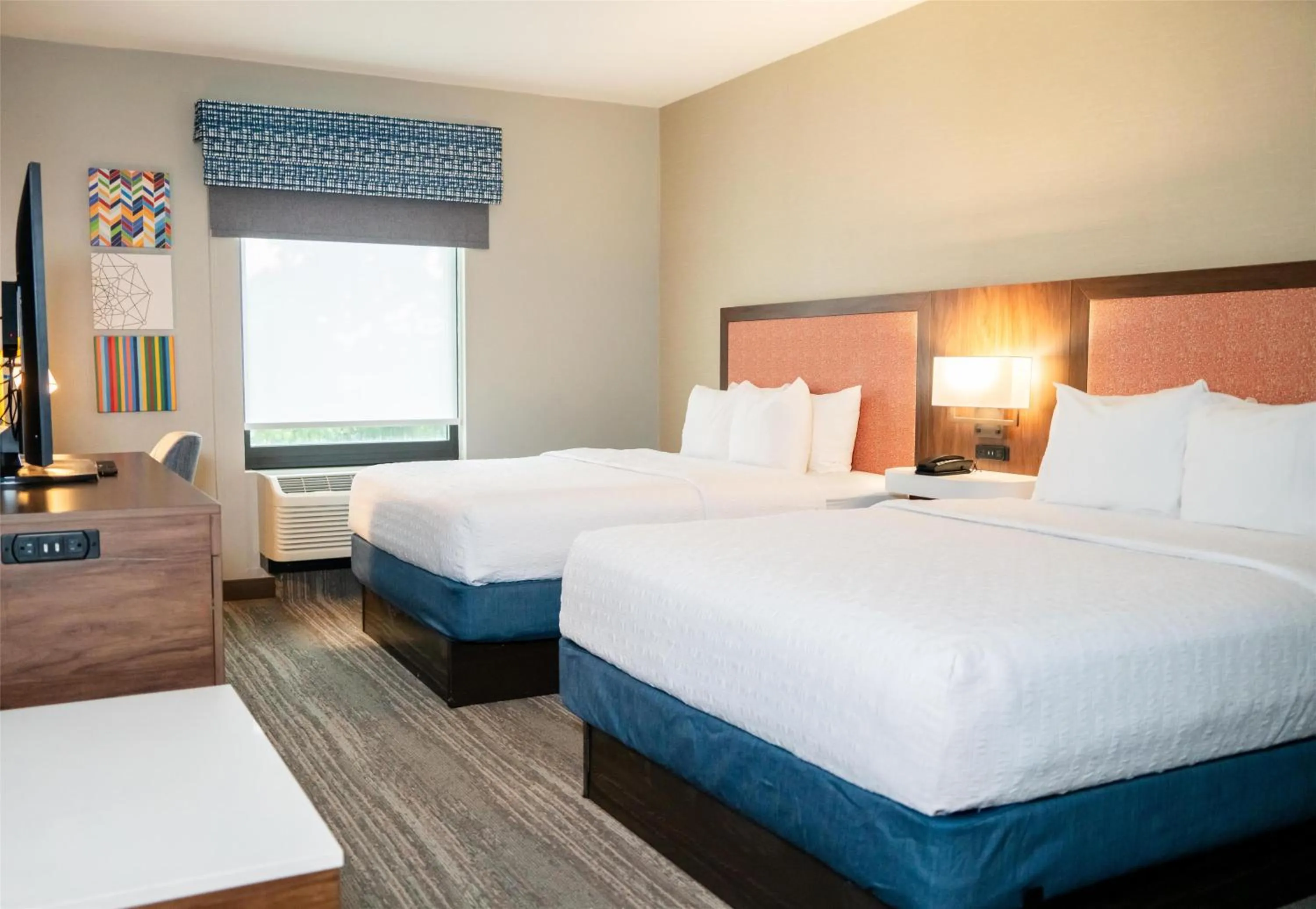 Bed in Hampton Inn Gonzales