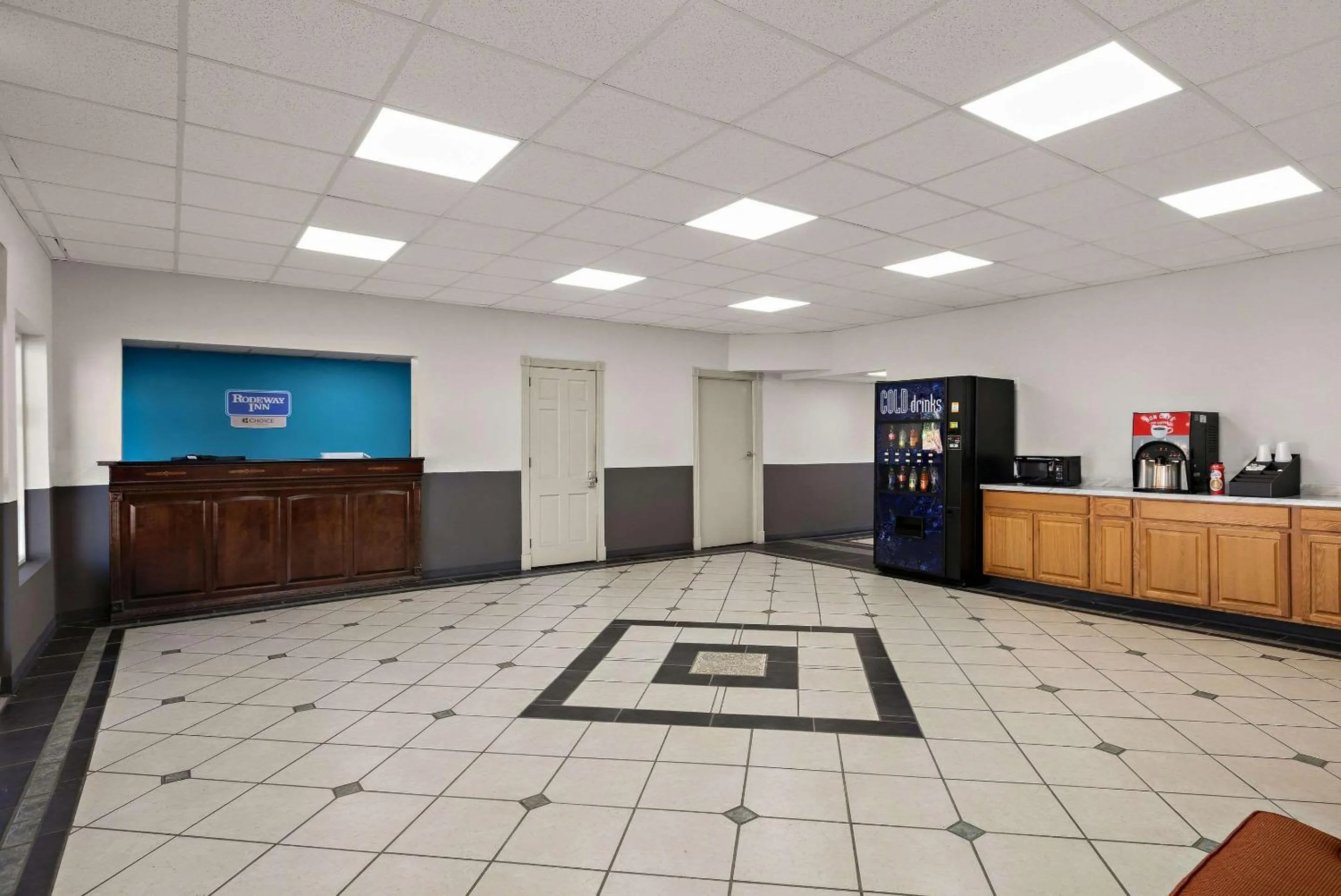 Lobby or reception in Rodeway Inn Commerce