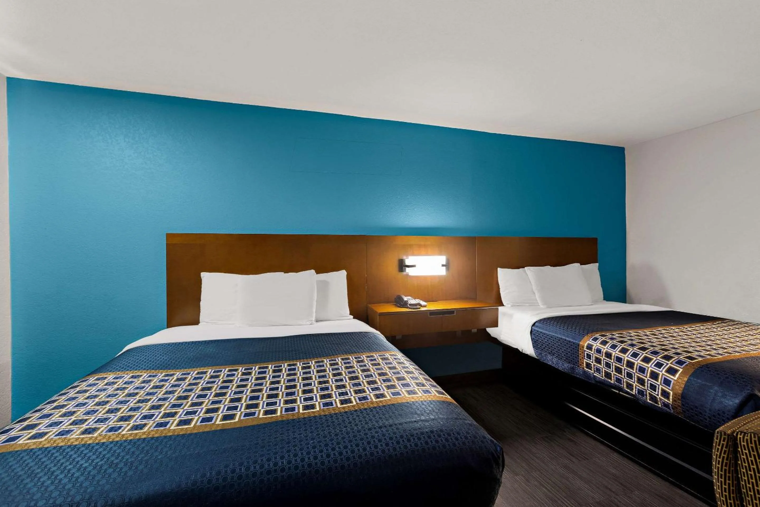 Bedroom, Bed in Rodeway Inn Commerce