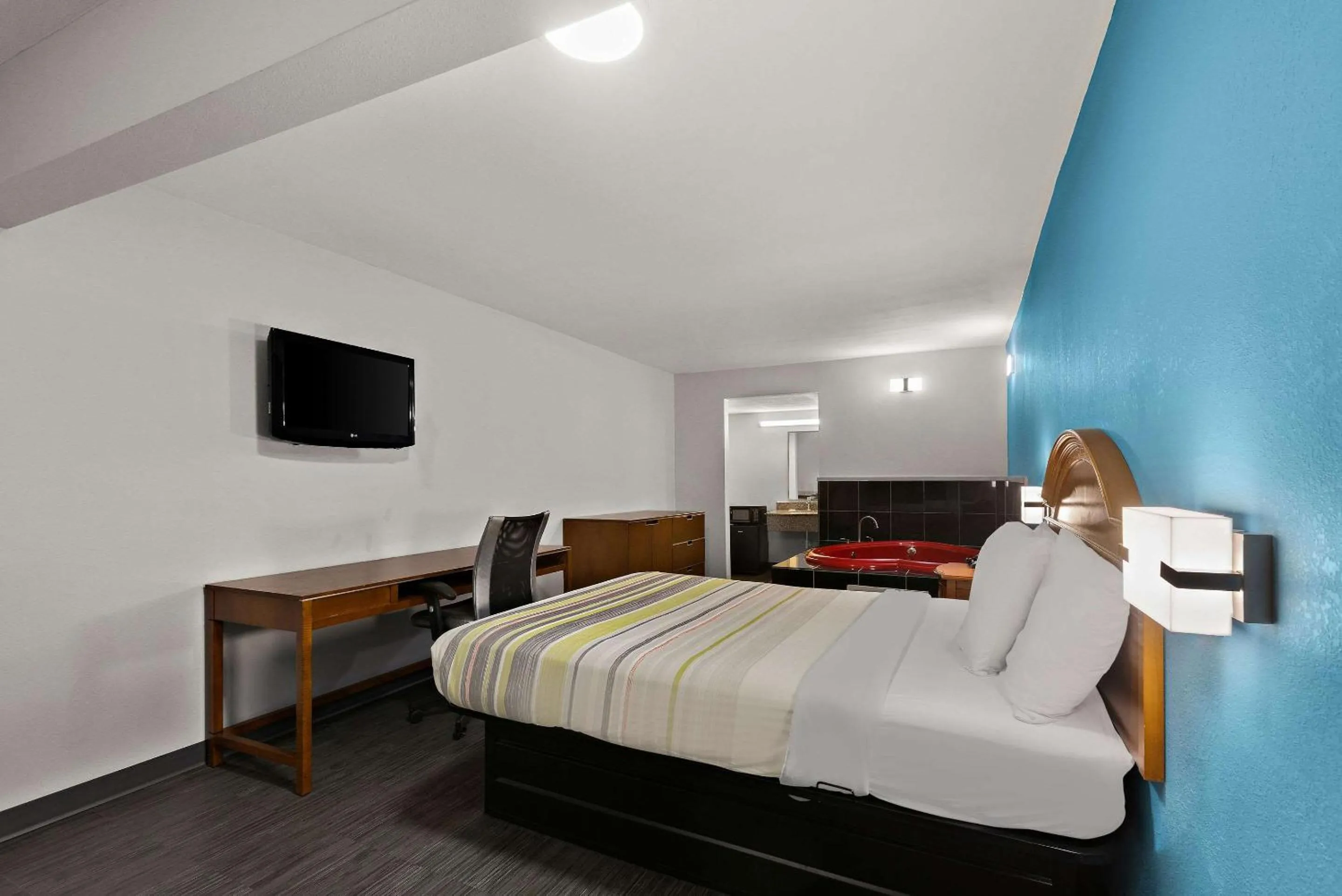 Bedroom, Bed in Rodeway Inn Commerce