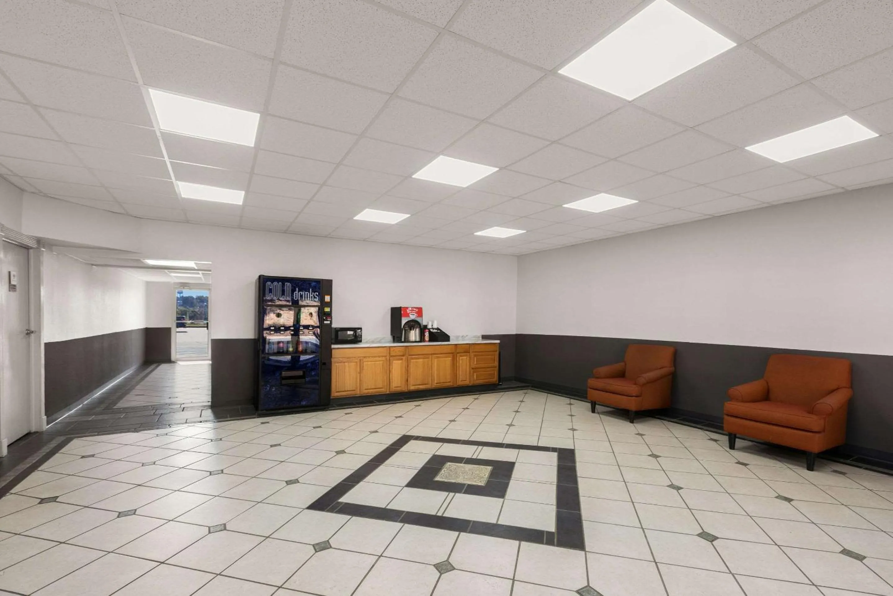 Breakfast in Rodeway Inn Commerce