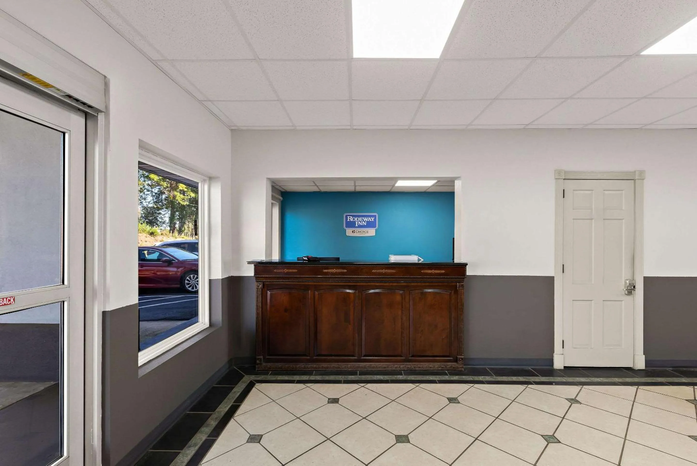 Lobby or reception in Rodeway Inn Commerce