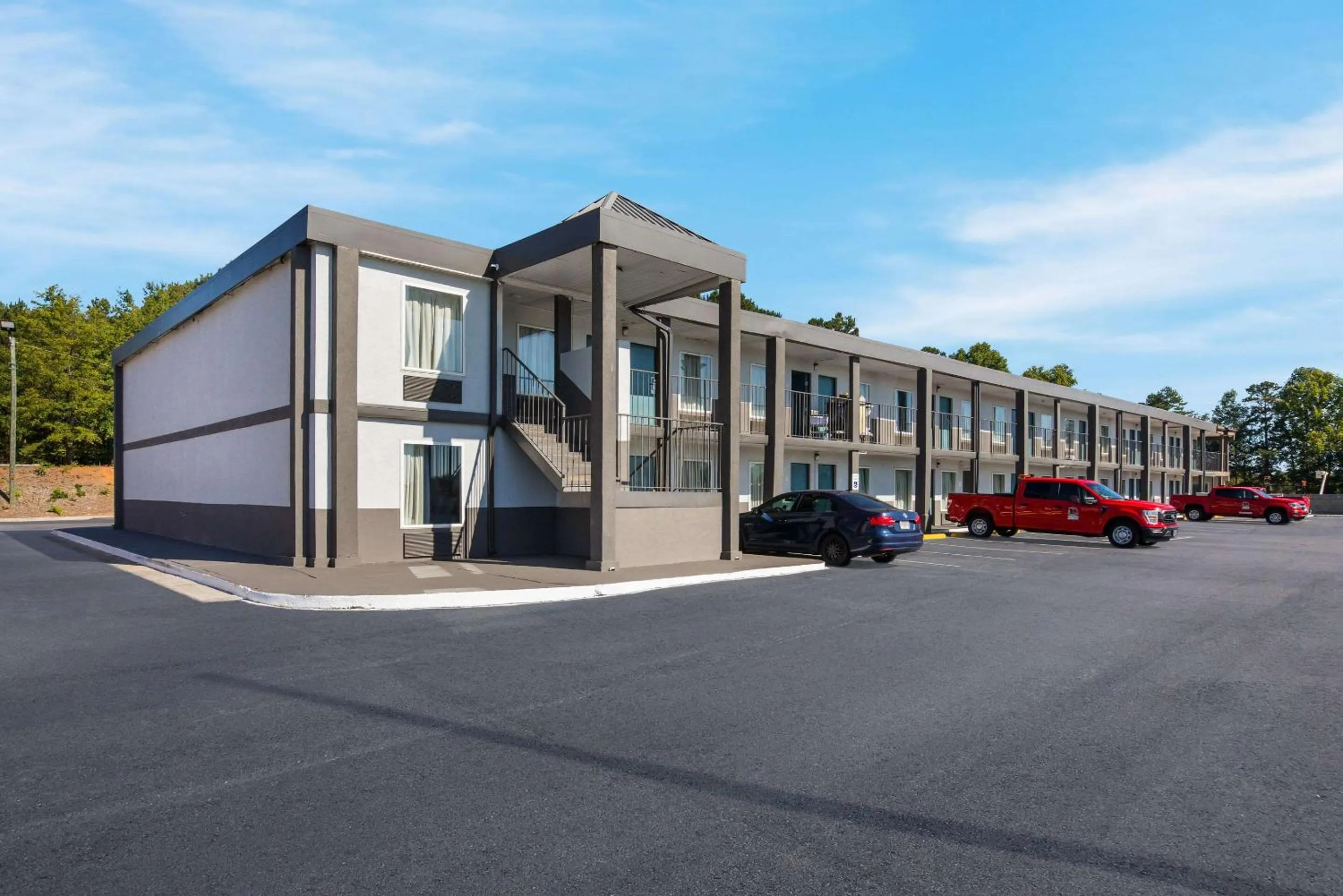 Property building in Rodeway Inn Commerce