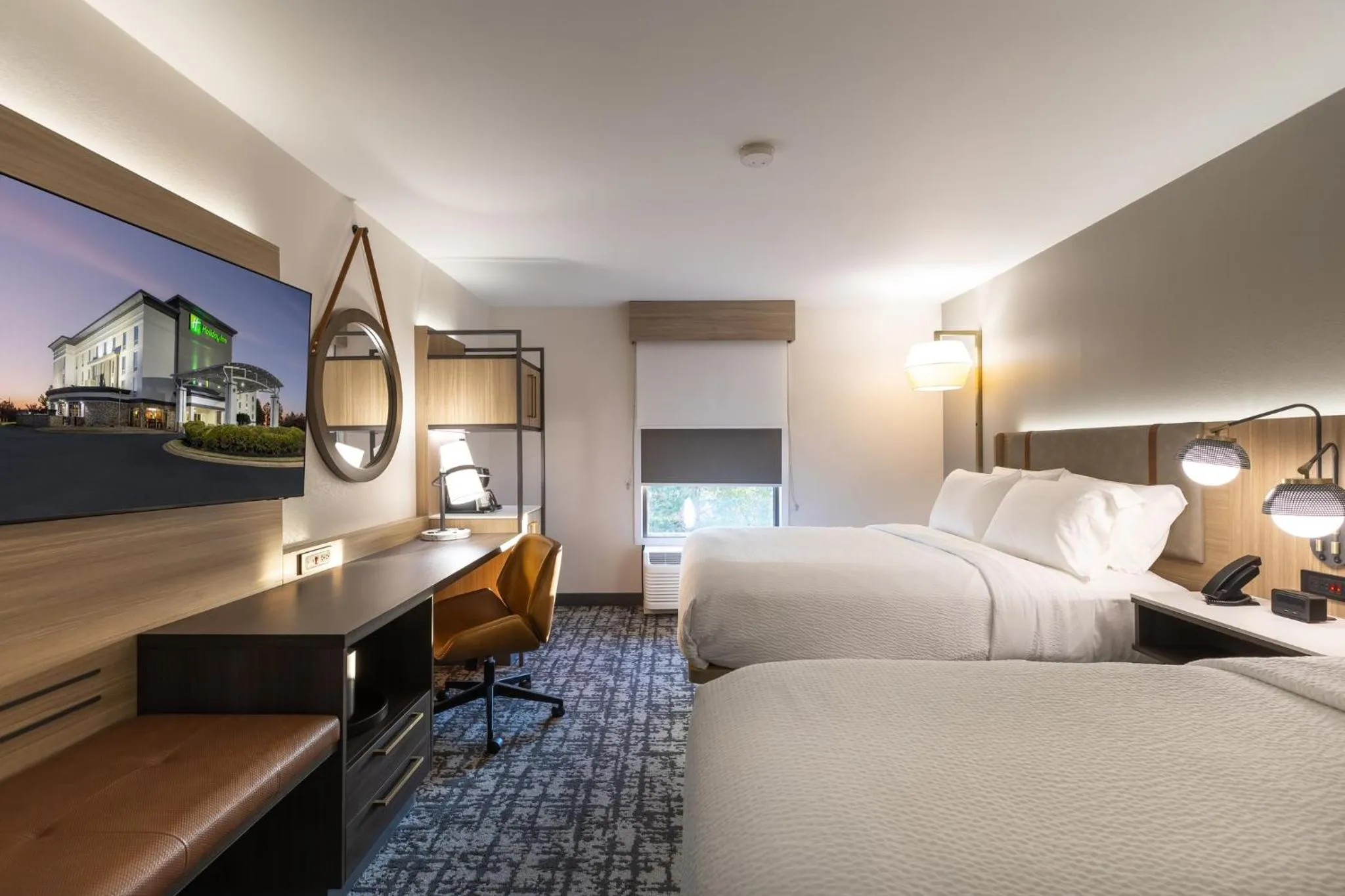 Photo of the whole room, Bed in Holiday Inn Anderson by IHG