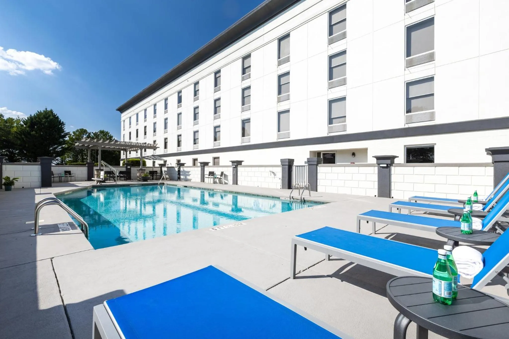 Swimming pool in Holiday Inn Anderson by IHG