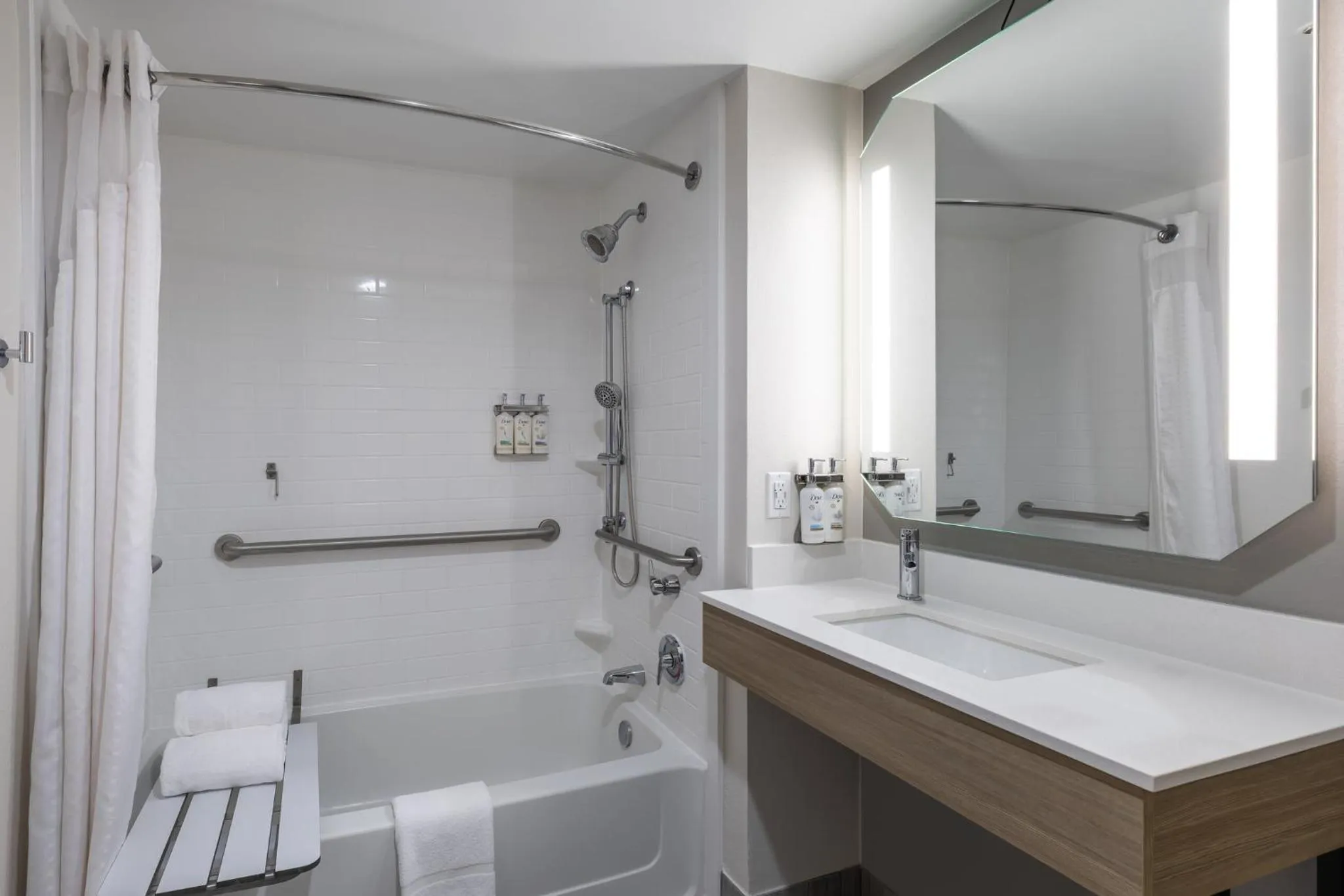 Photo of the whole room in Holiday Inn Anderson by IHG