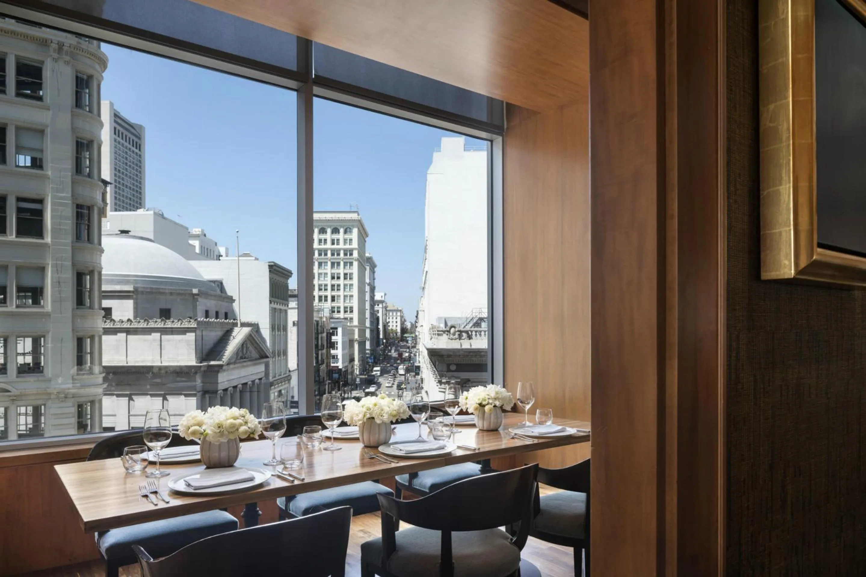 Restaurant/places to eat in Four Seasons Hotel San Francisco