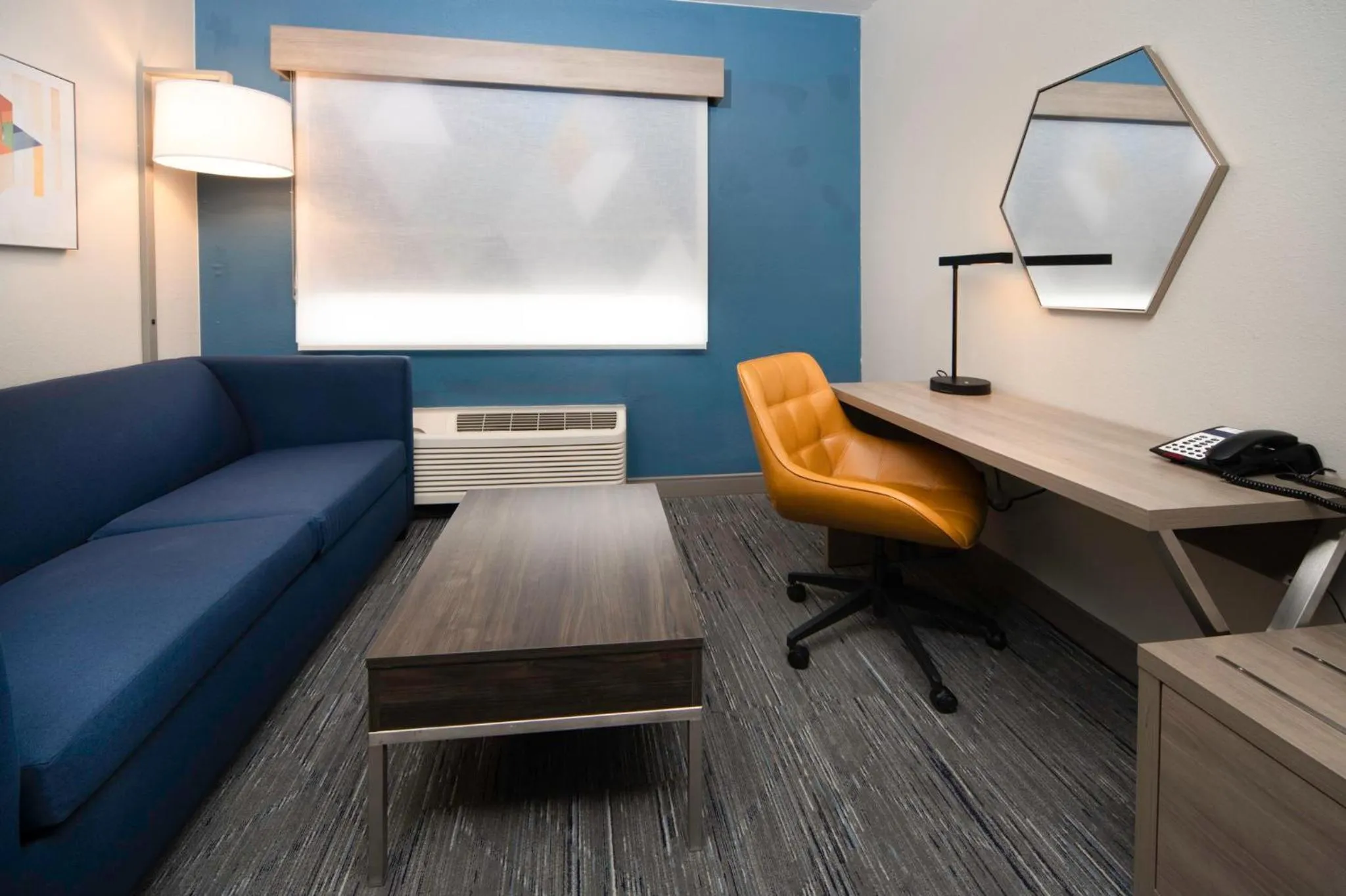 Photo of the whole room in Holiday Inn Express - Canyon by IHG