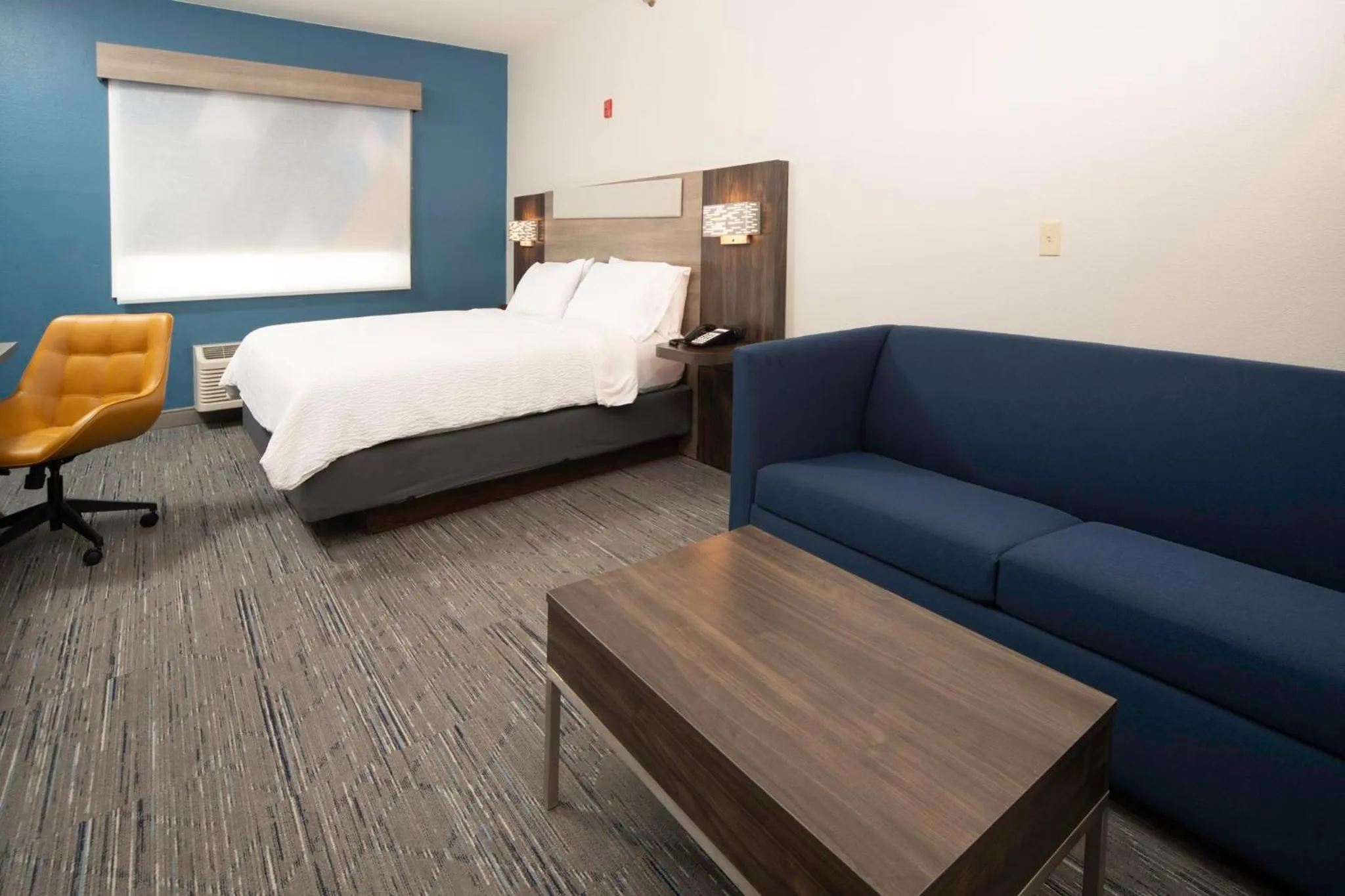 Photo of the whole room, Bed in Holiday Inn Express - Canyon by IHG