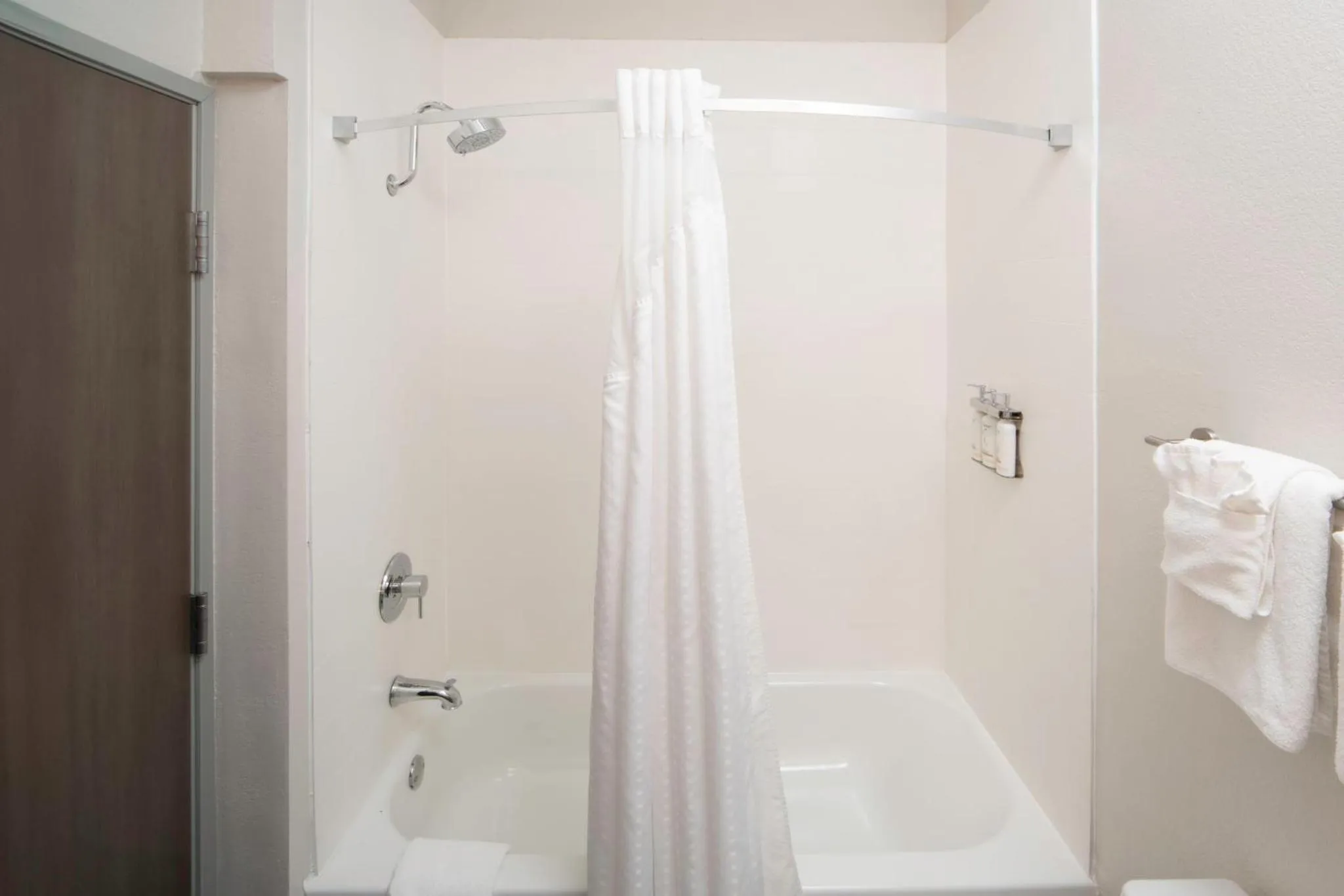 Photo of the whole room in Holiday Inn Express - Canyon by IHG