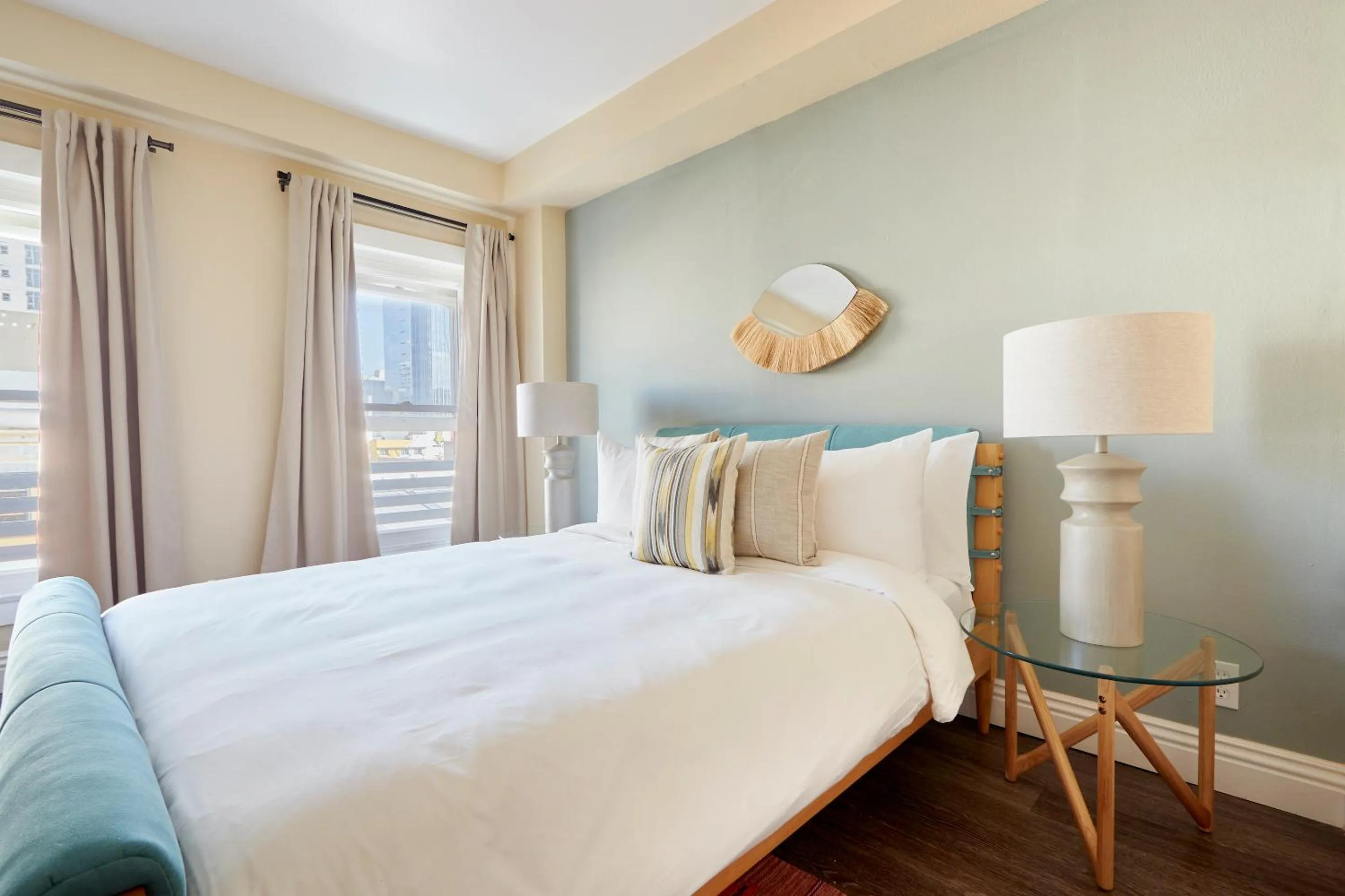 Bed in Kasa Gaslamp Quarter San Diego