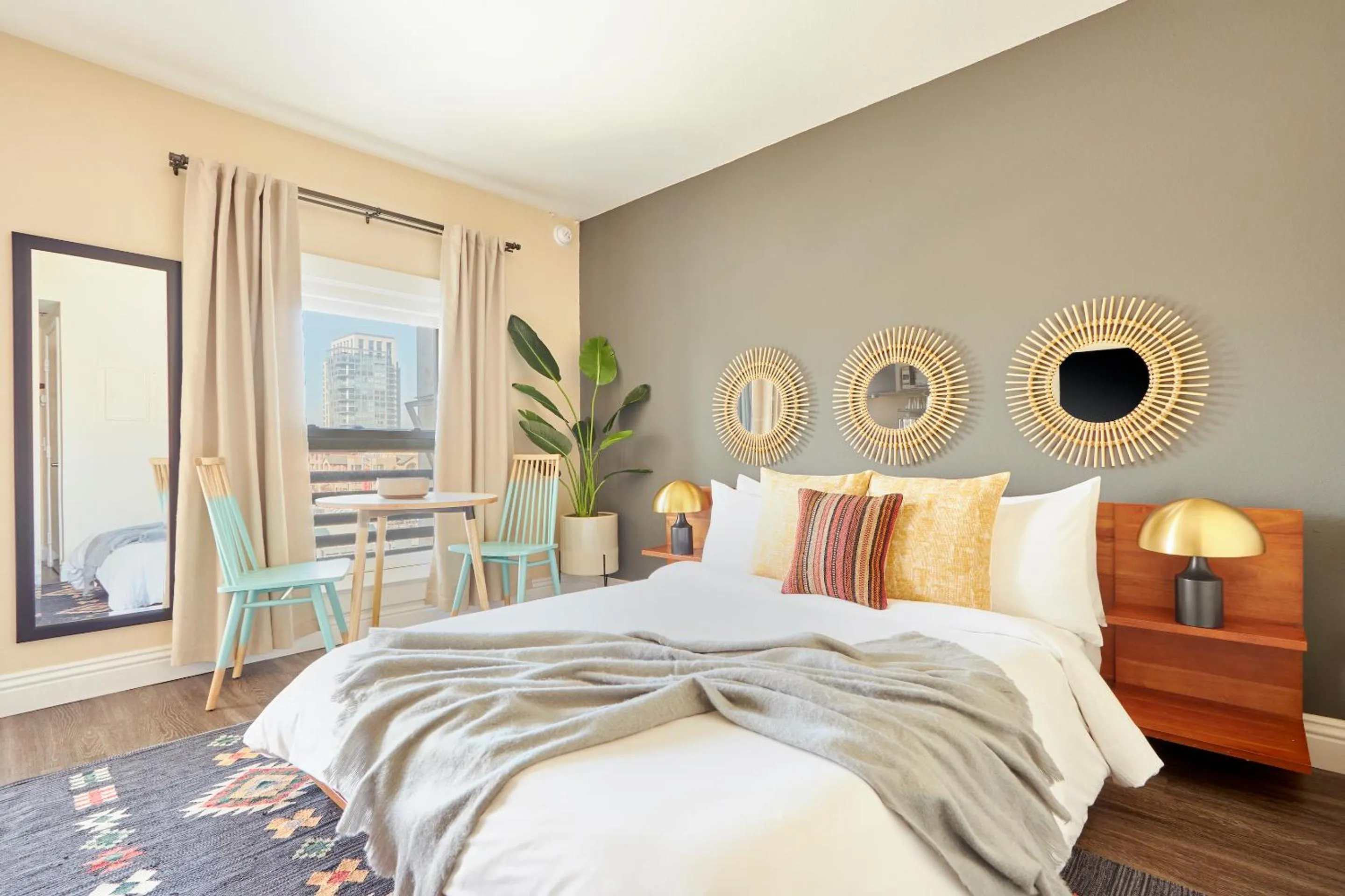 Photo of the whole room, Bed in Kasa Gaslamp Quarter San Diego