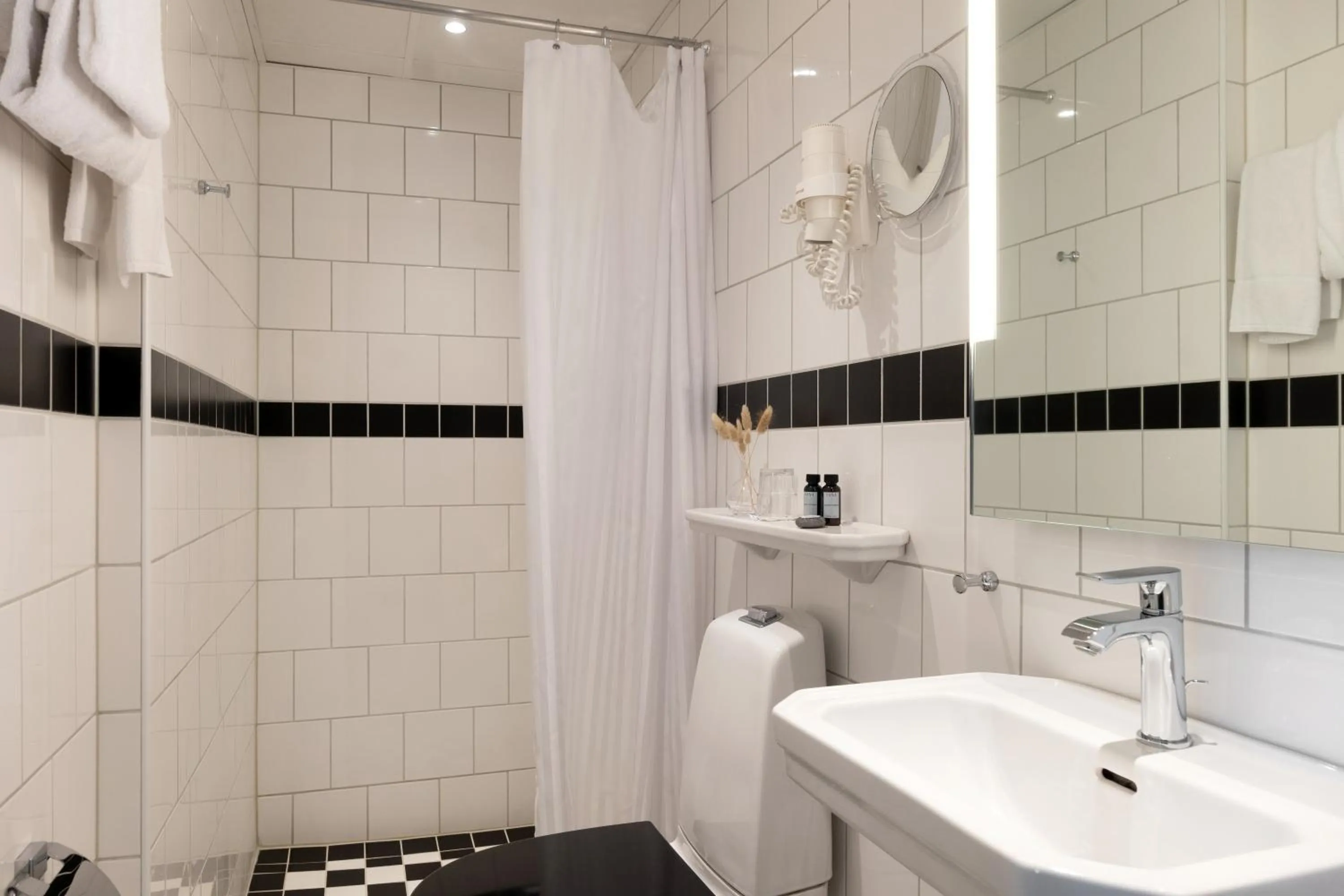 Shower in Elite Stora Hotellet Örebro