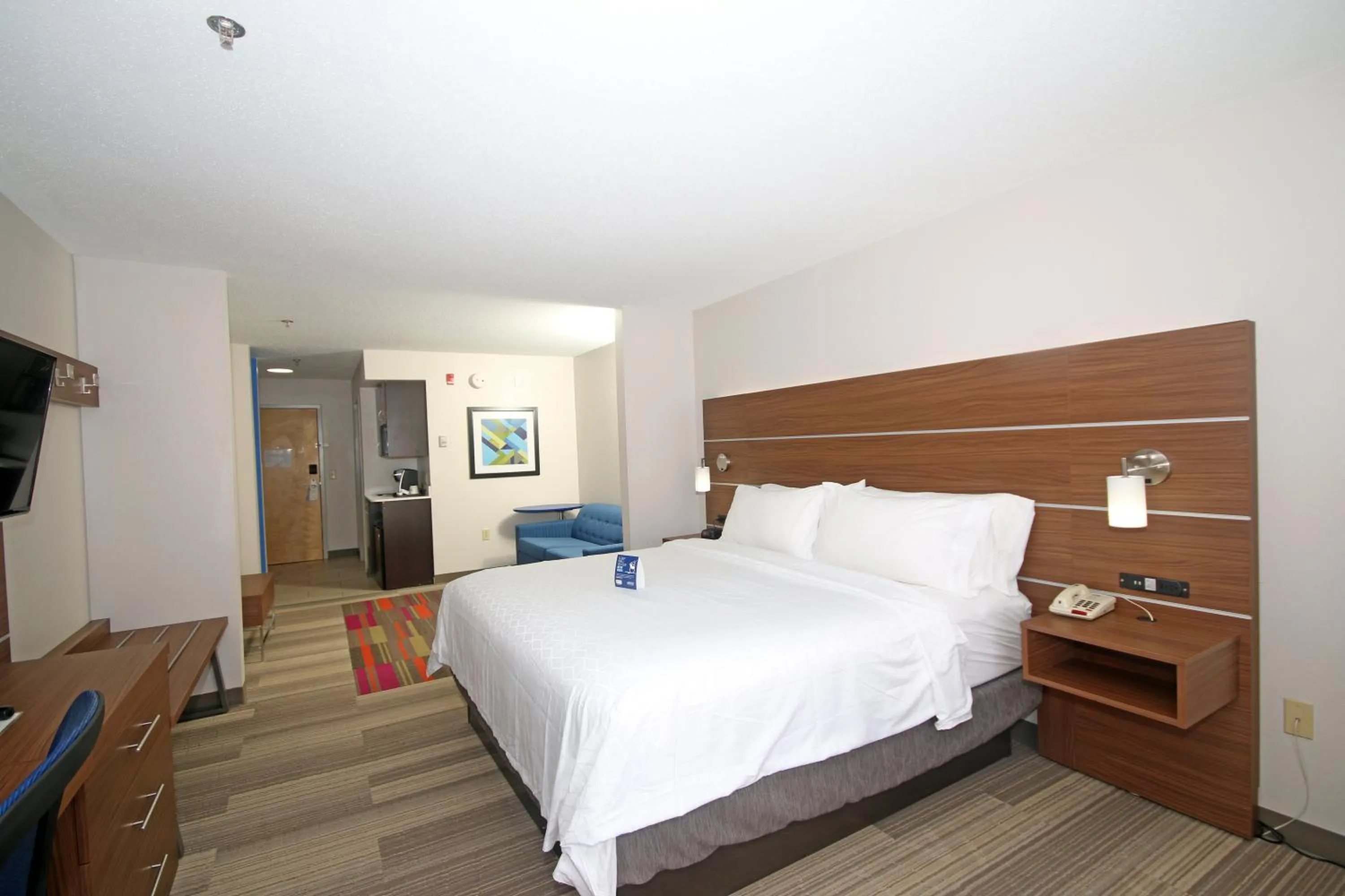 Photo of the whole room, Bed in Holiday Inn Express Hotel & Suites Greensboro-East by IHG
