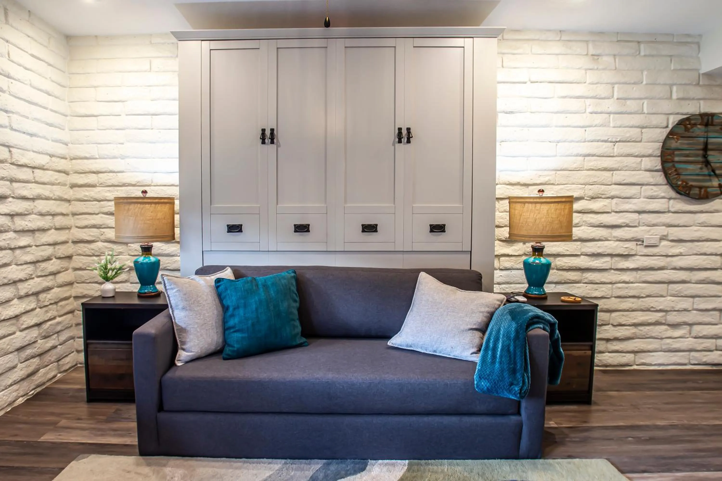 Living room in Hotel California