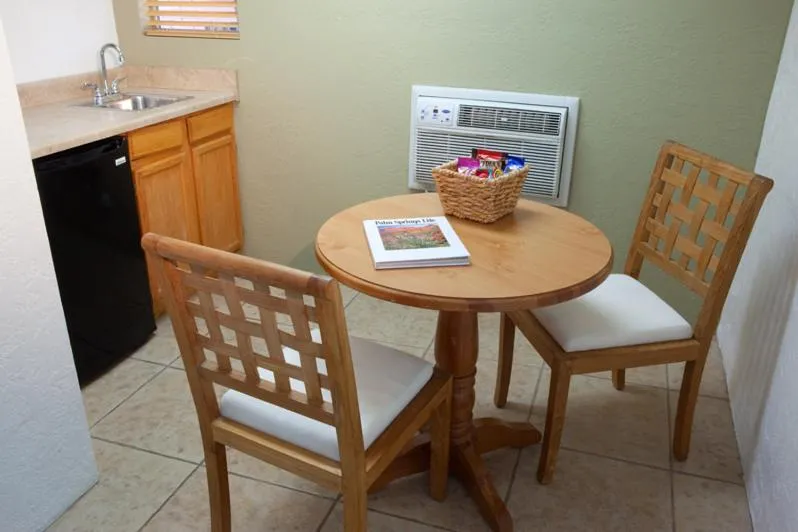 Kitchen or kitchenette in Hotel California