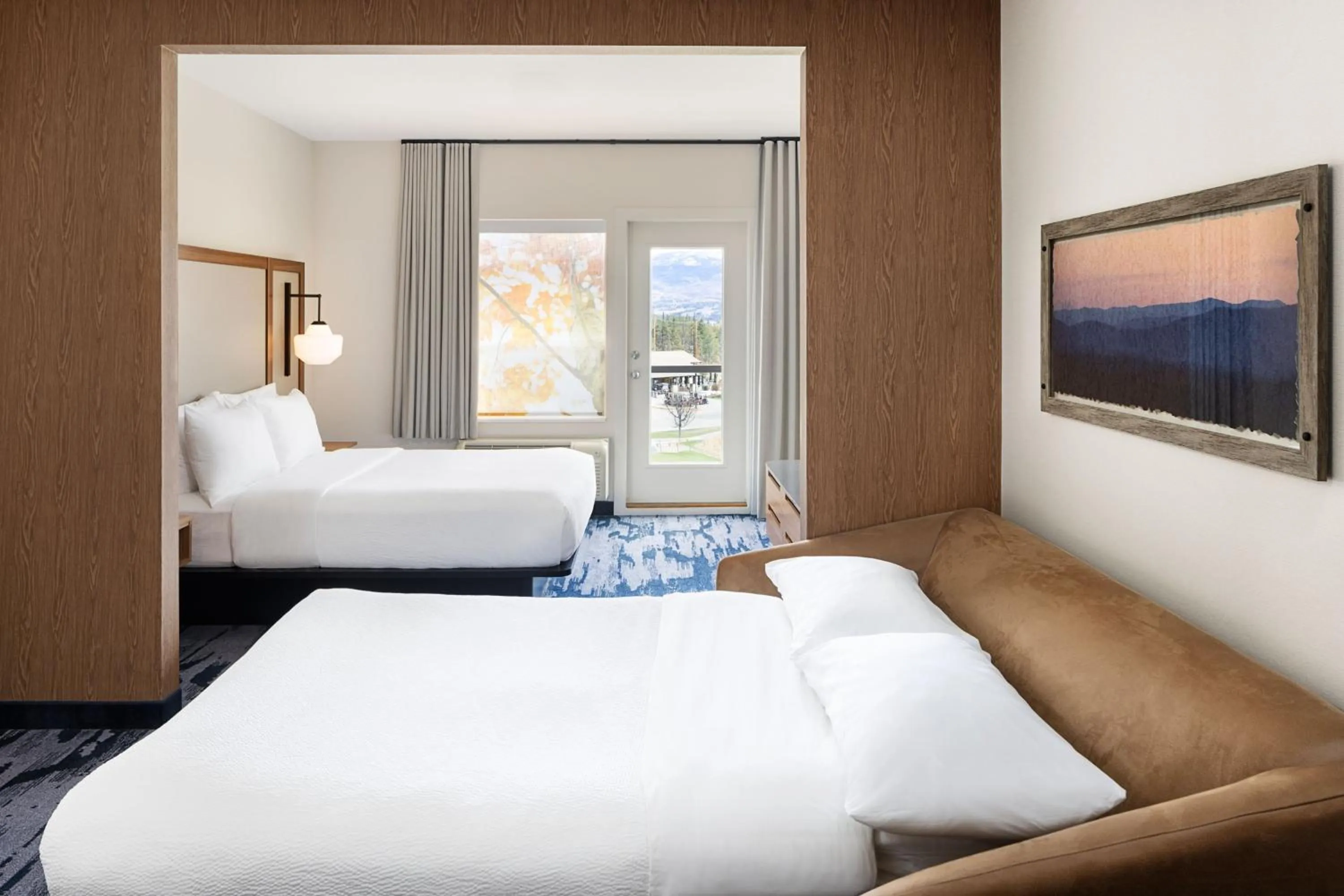 Photo of the whole room, Bed in Fairfield Inn & Suites by Marriott West Kelowna