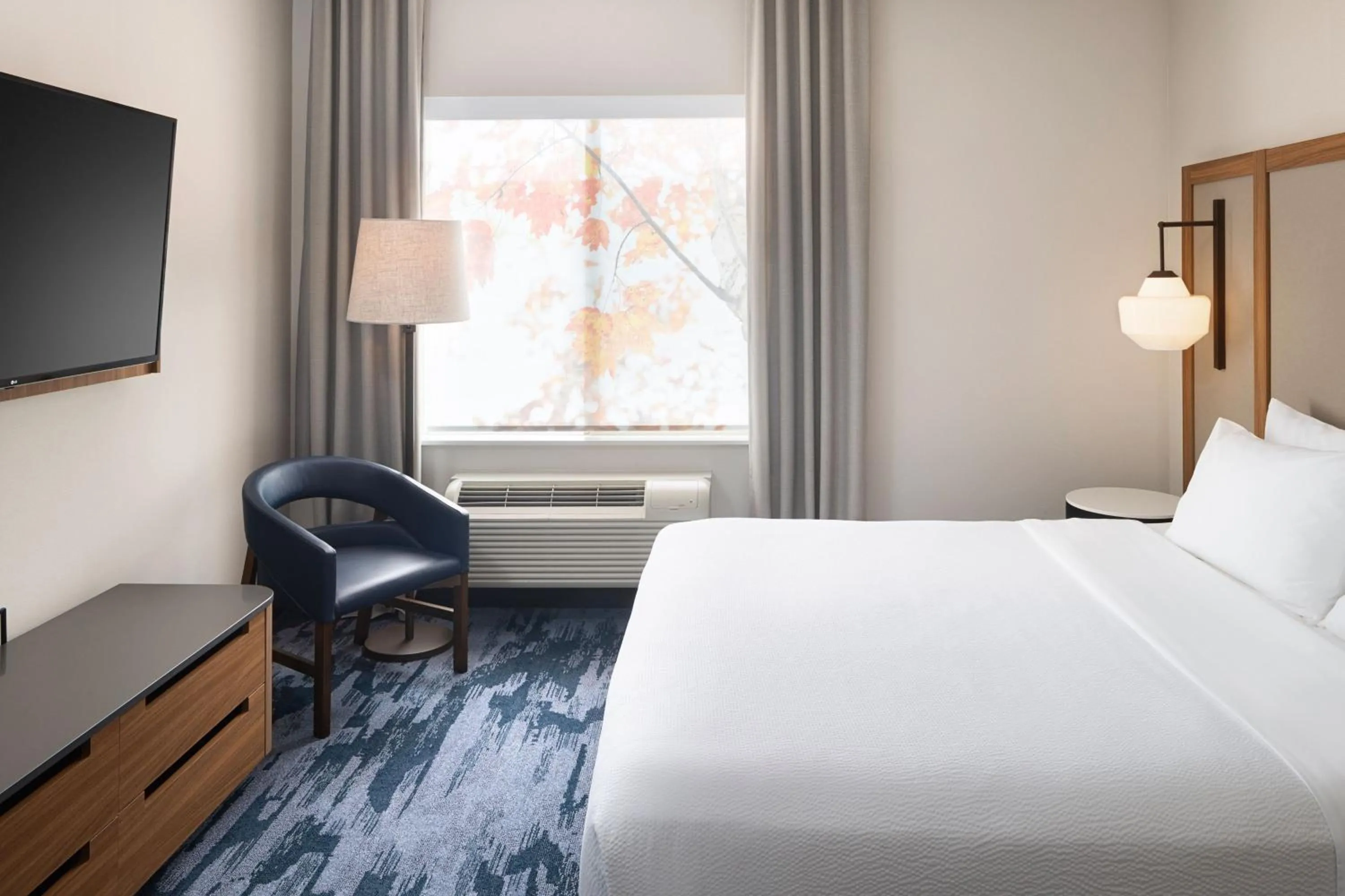 Bedroom, Bed in Fairfield Inn & Suites by Marriott West Kelowna