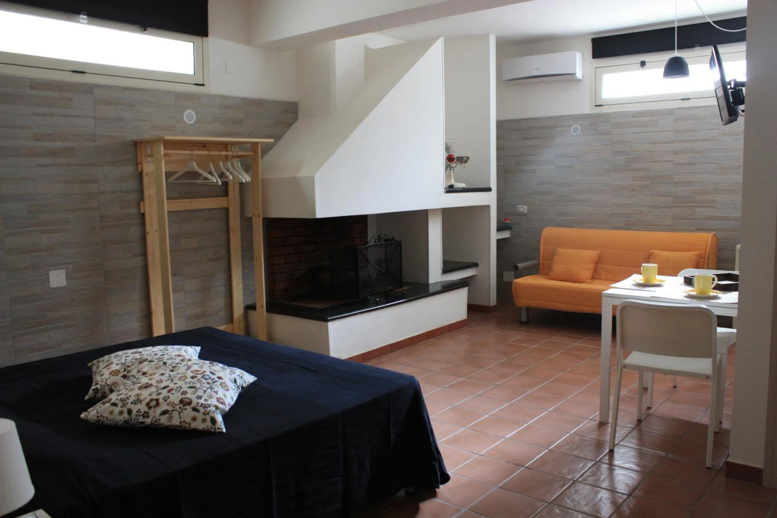 Photo of the whole room in La Macchia