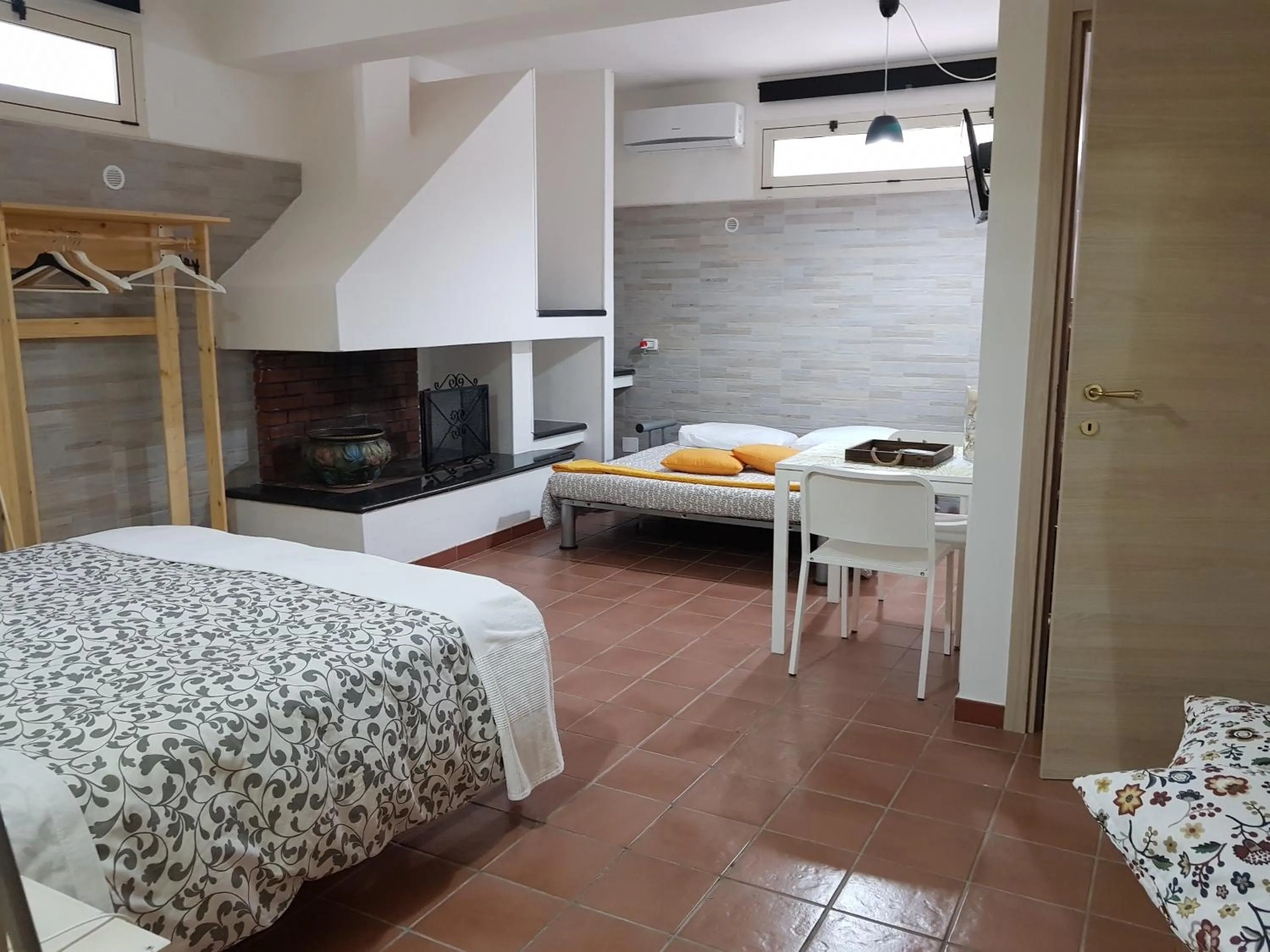 Photo of the whole room in La Macchia