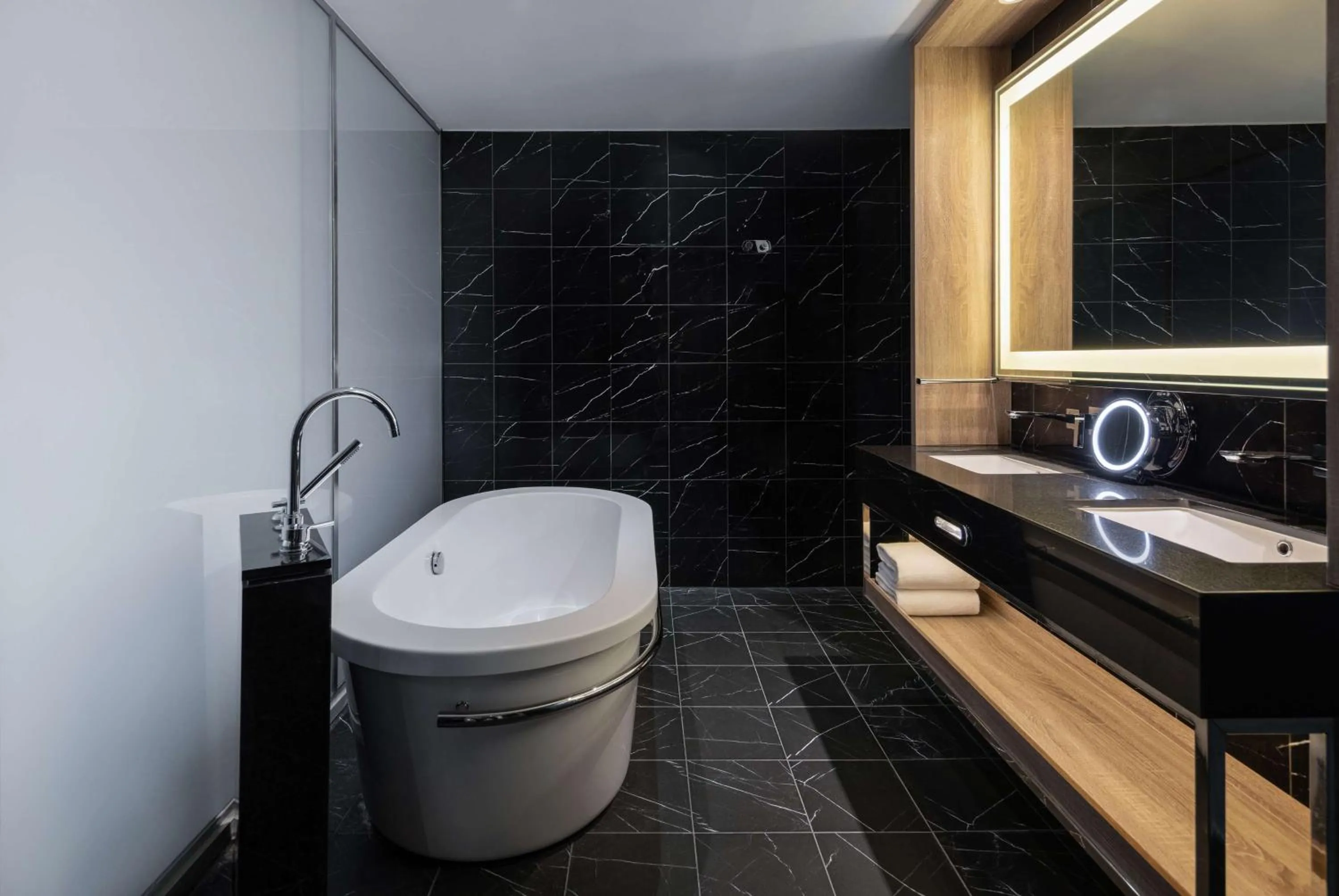 Bathroom in Hyatt Regency Taoyuan International Airport