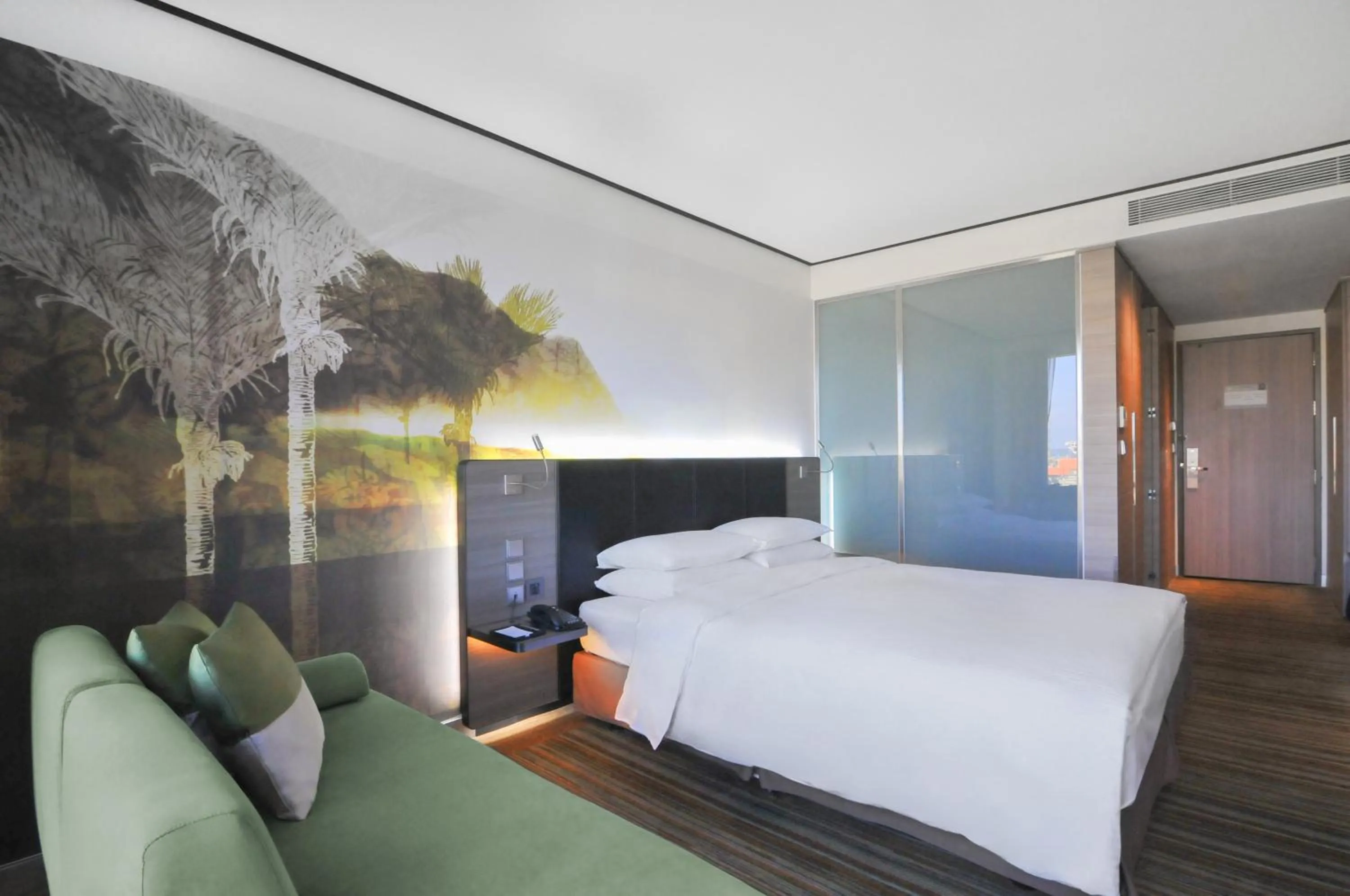 Bed in Hyatt Regency Taoyuan International Airport