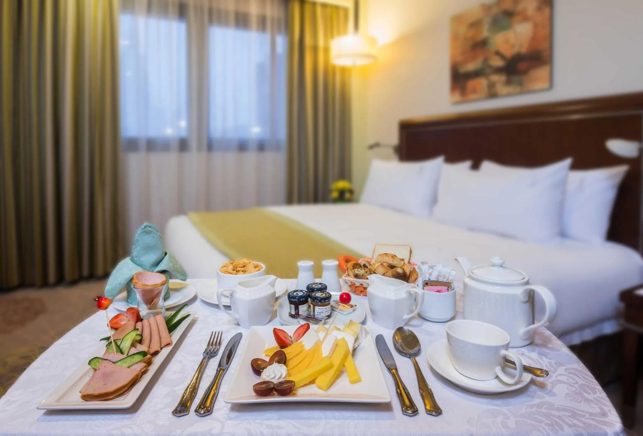 Photo of the whole room, Bed in Holiday Inn Riyadh Al Qasr by IHG