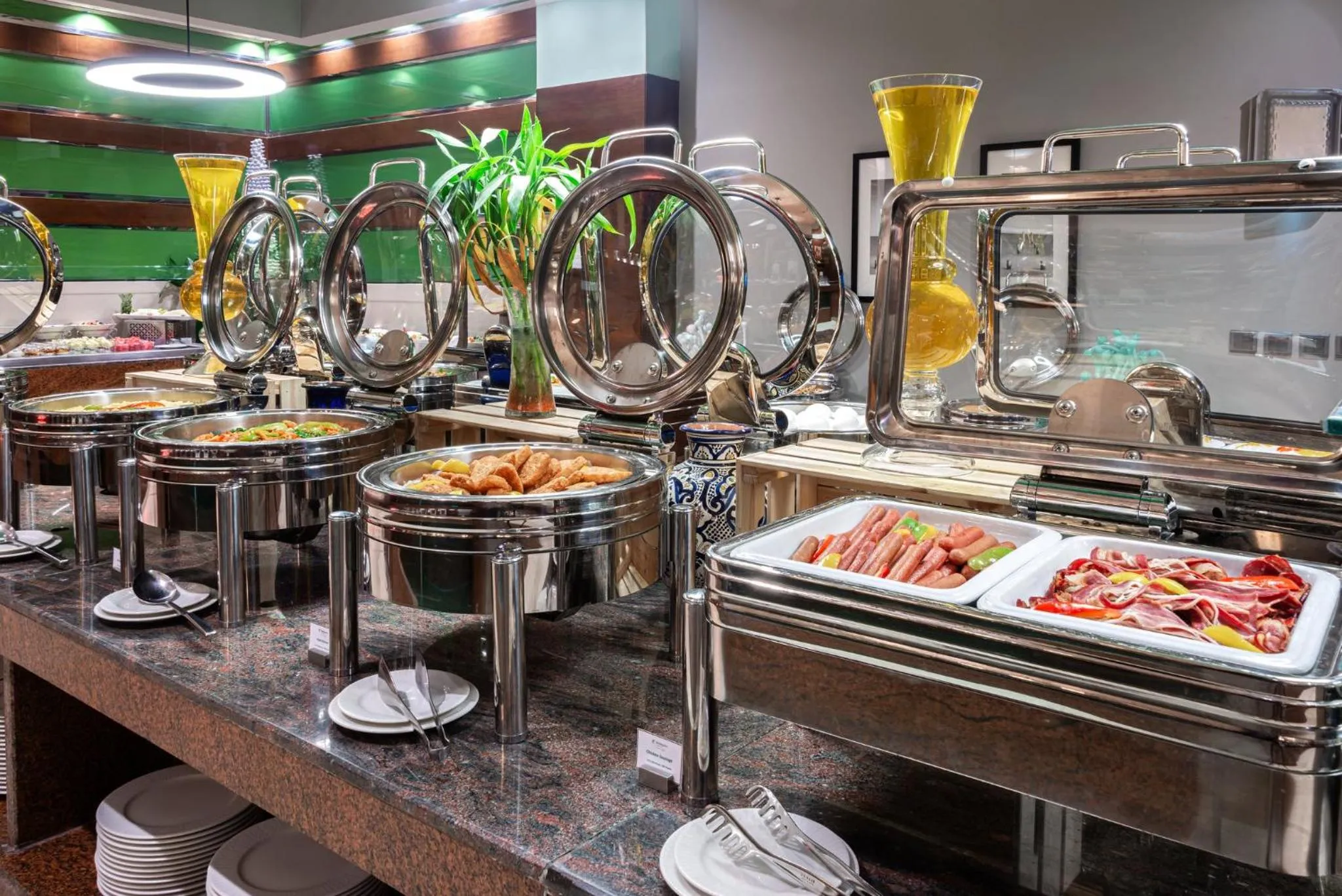 Restaurant/places to eat in Holiday Inn Riyadh Al Qasr by IHG
