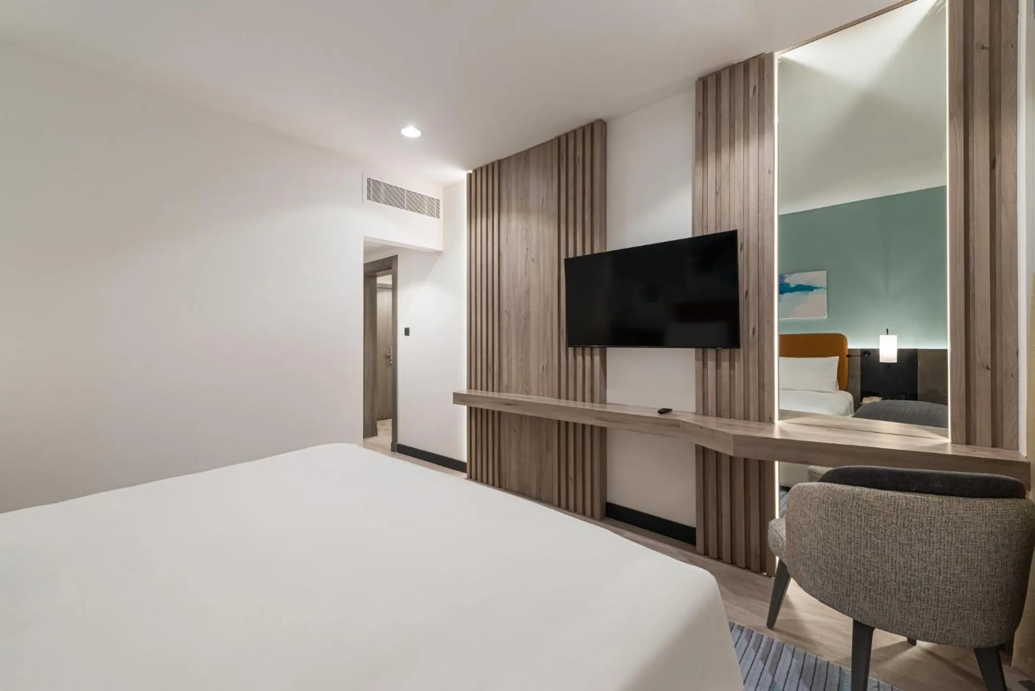 Photo of the whole room, Bed in Holiday Inn Riyadh Al Qasr by IHG