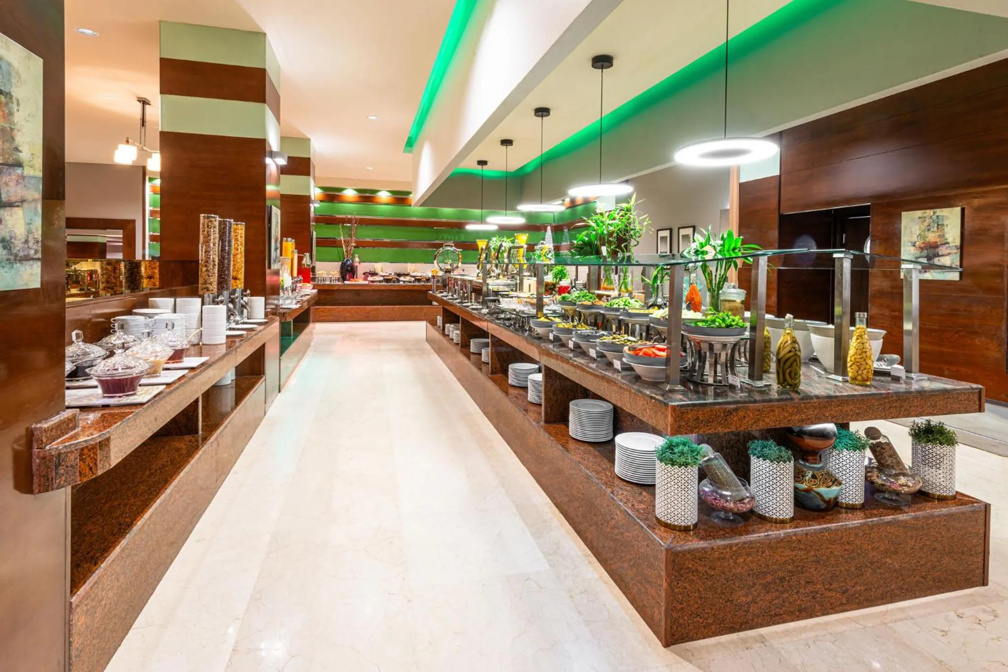 Restaurant/places to eat in Holiday Inn Riyadh Al Qasr by IHG