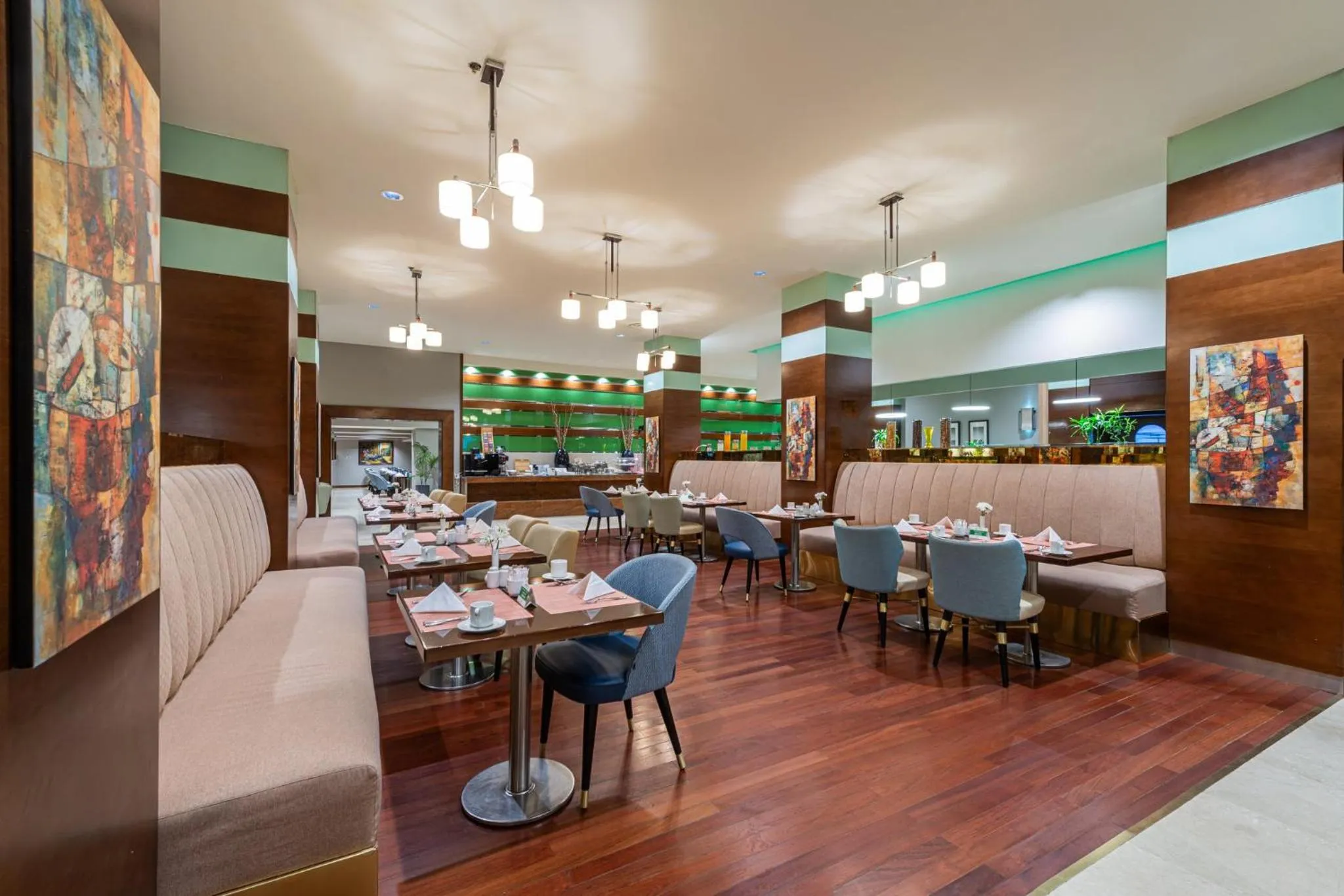 Restaurant/places to eat in Holiday Inn Riyadh Al Qasr by IHG