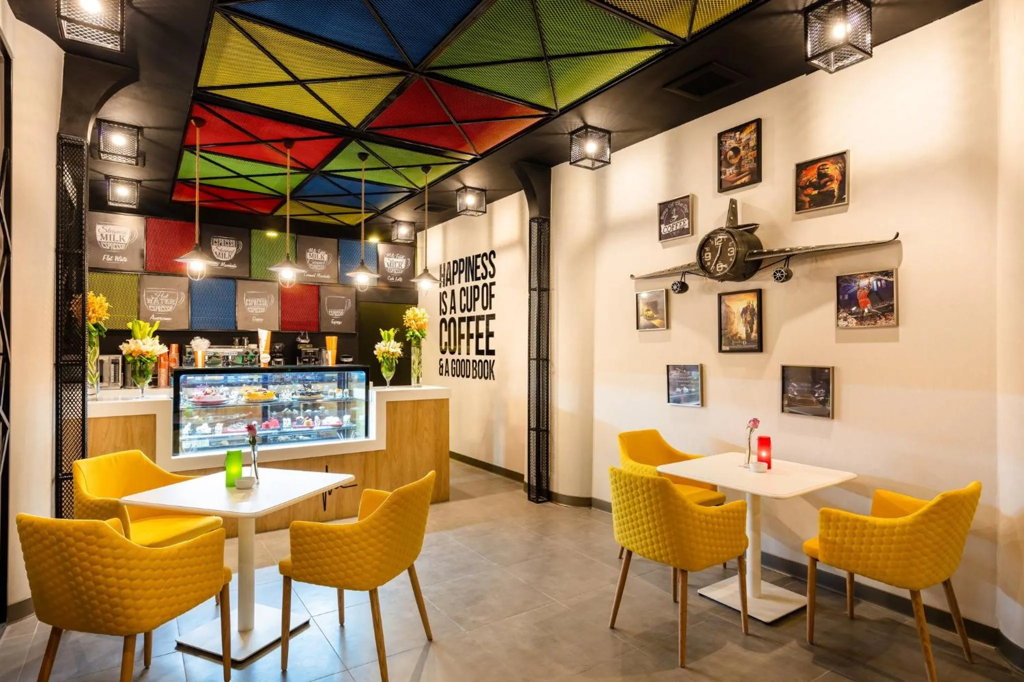 Lounge or bar in Holiday Inn Riyadh Al Qasr by IHG