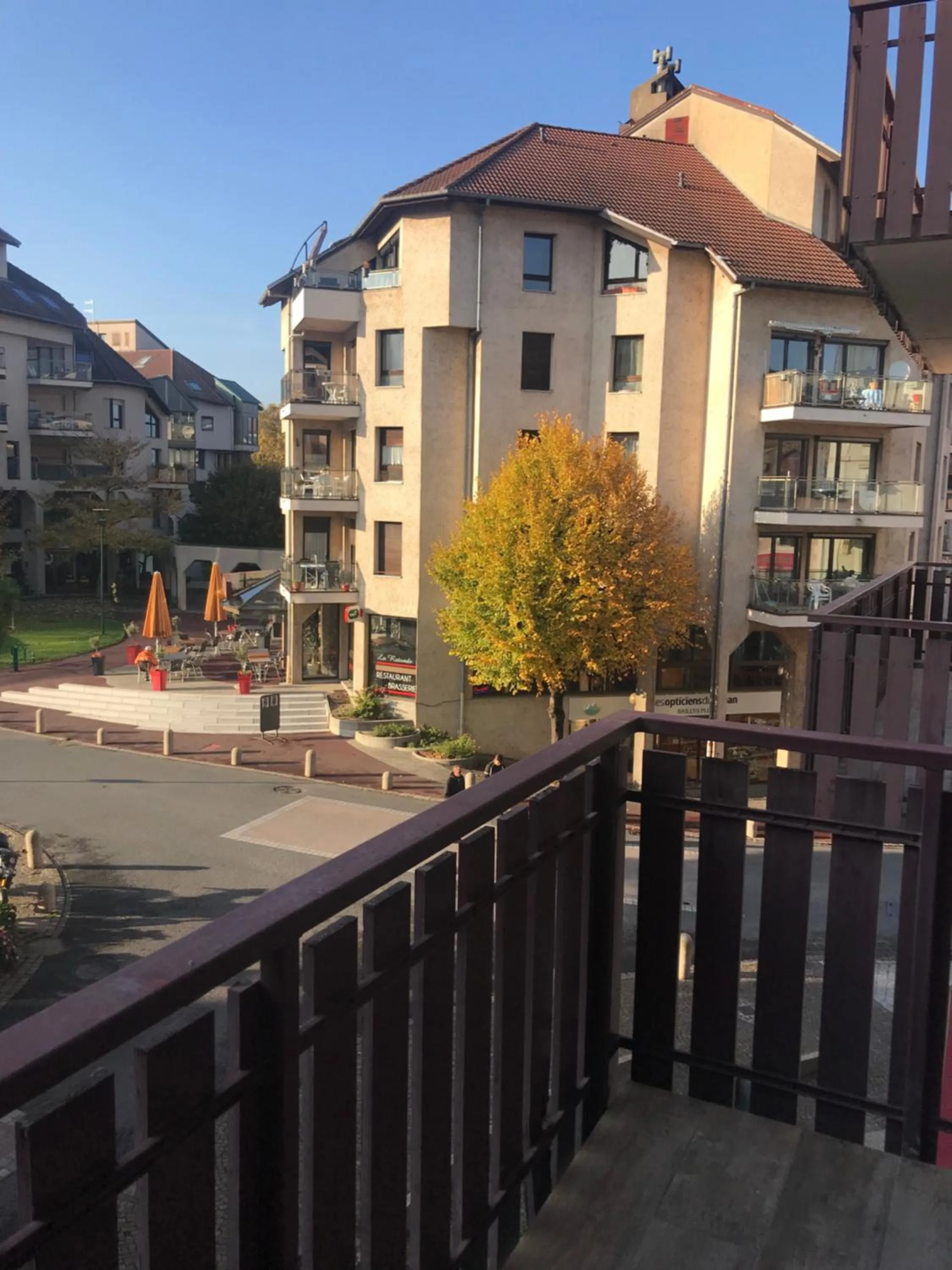 City view in Hotel Le Bourgogne