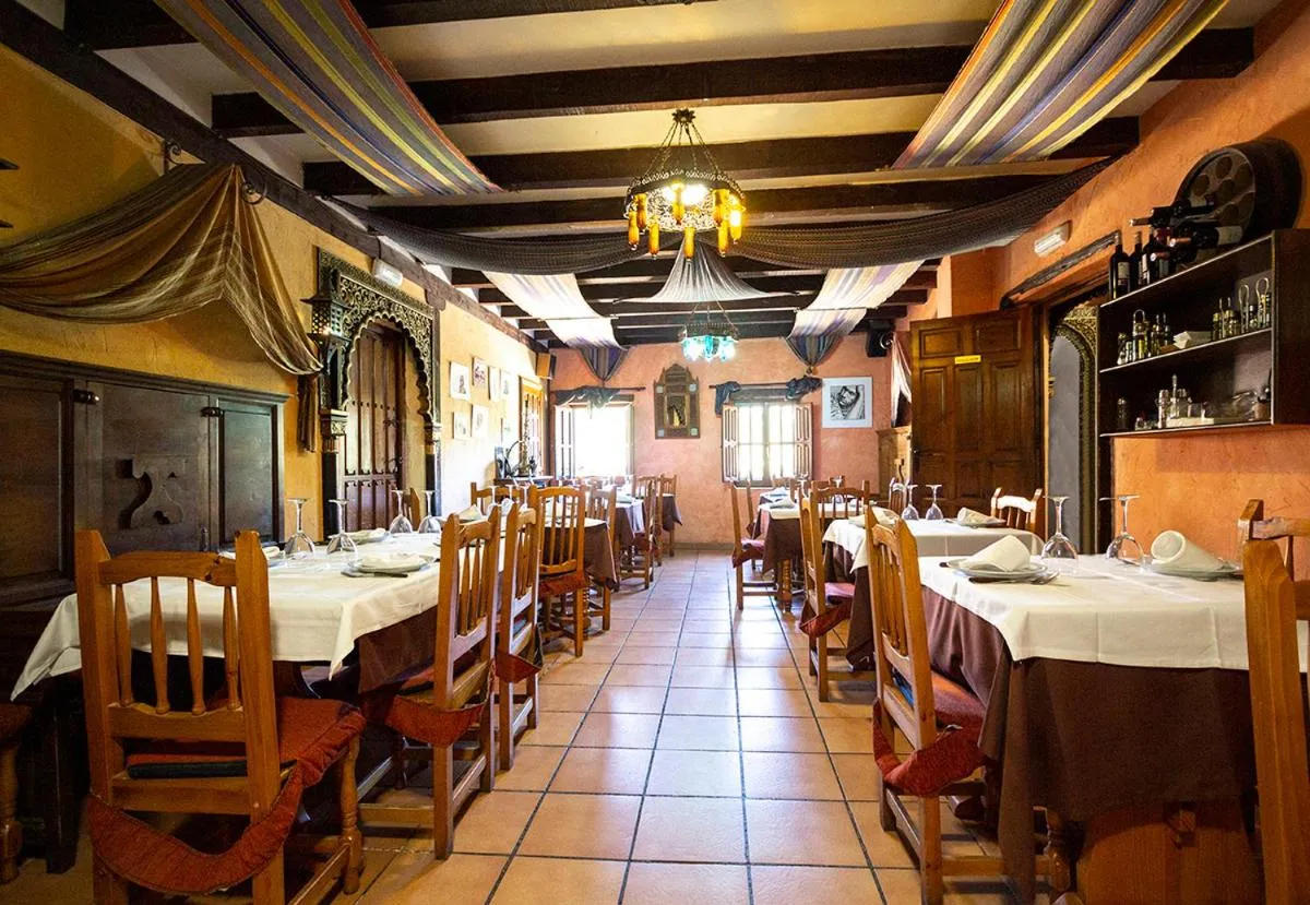 Restaurant/places to eat in Hotel Rural Calatañazor