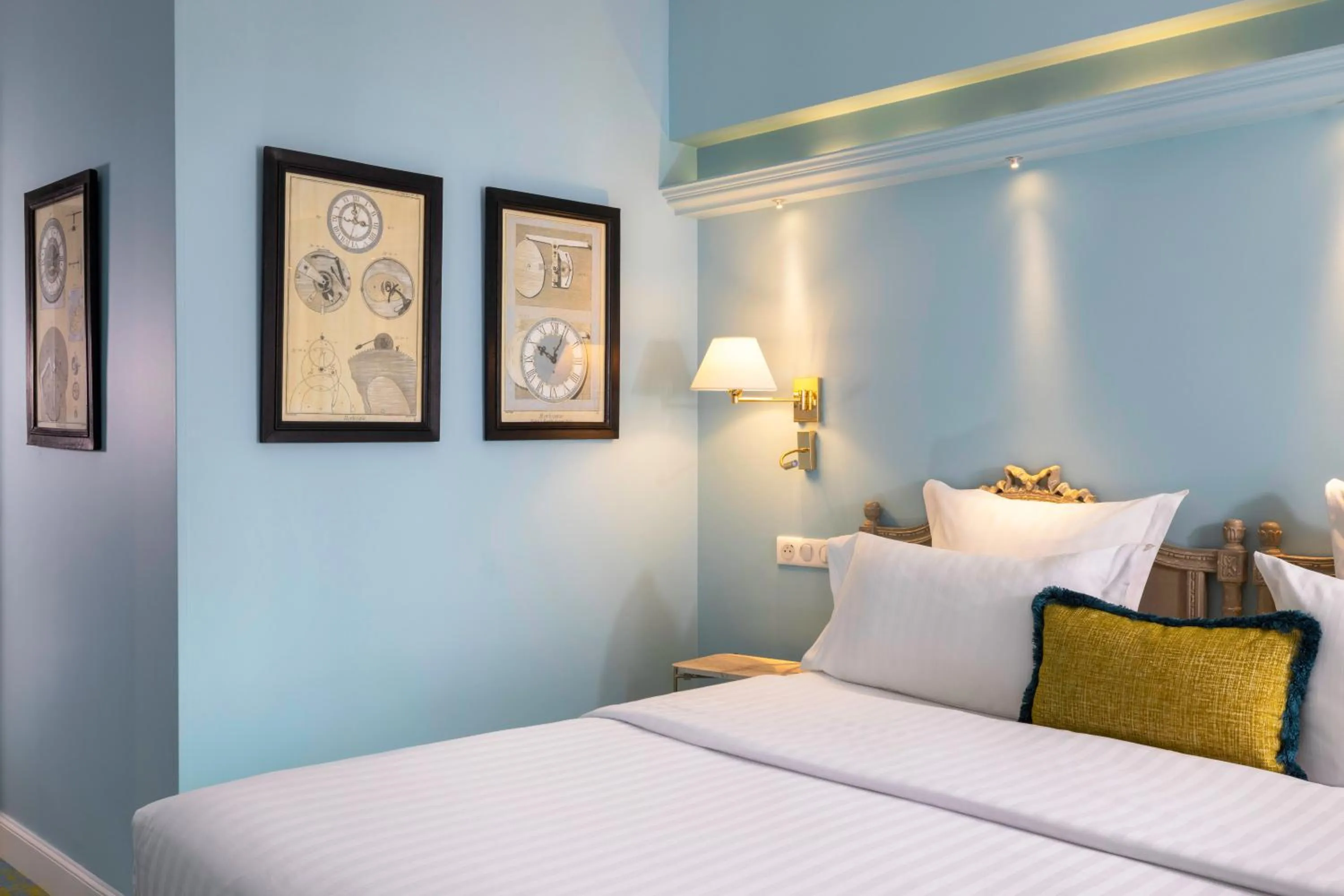 Photo of the whole room, Bed in Le Relais Madeleine