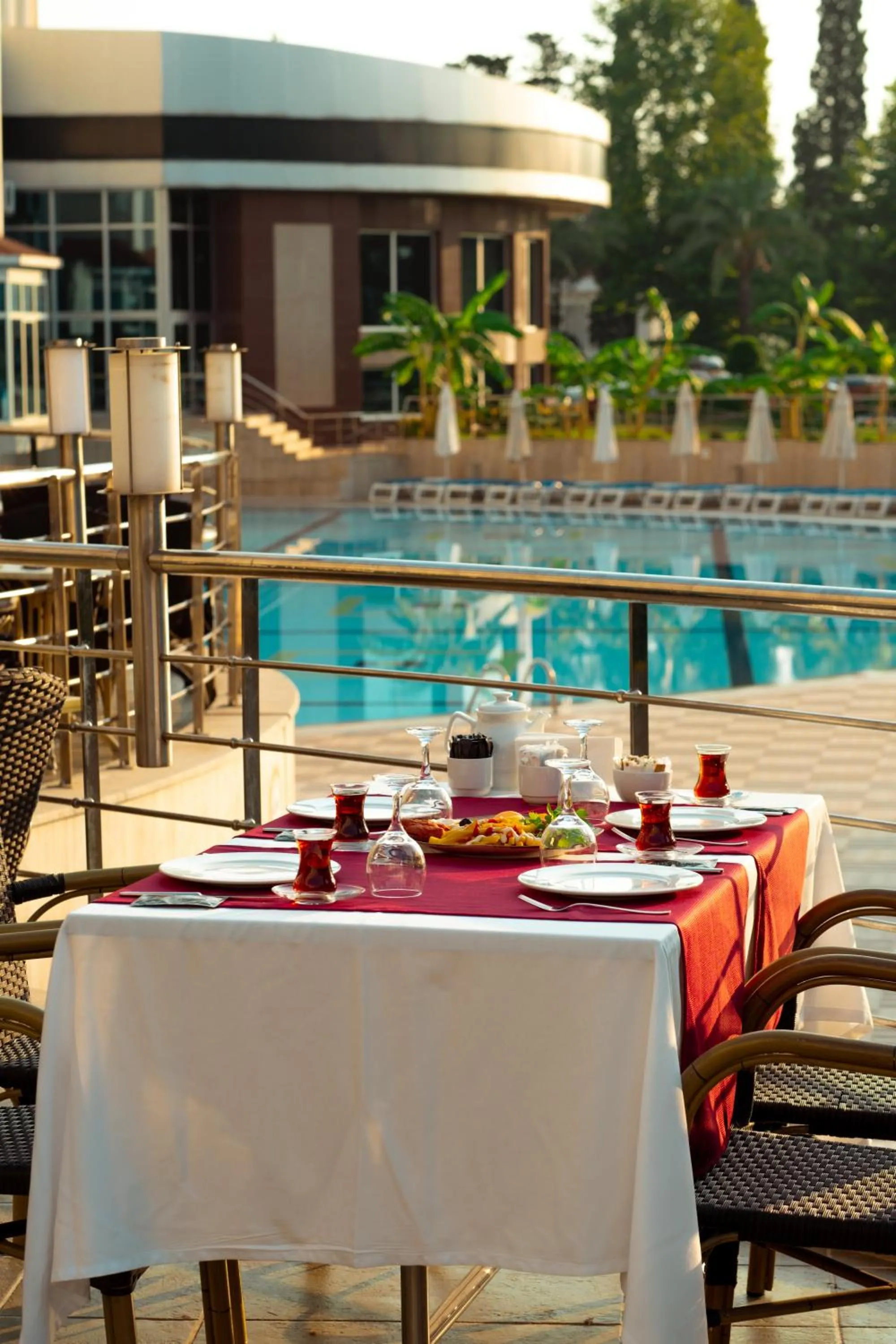 Food and drinks in Rox Resort Hotel