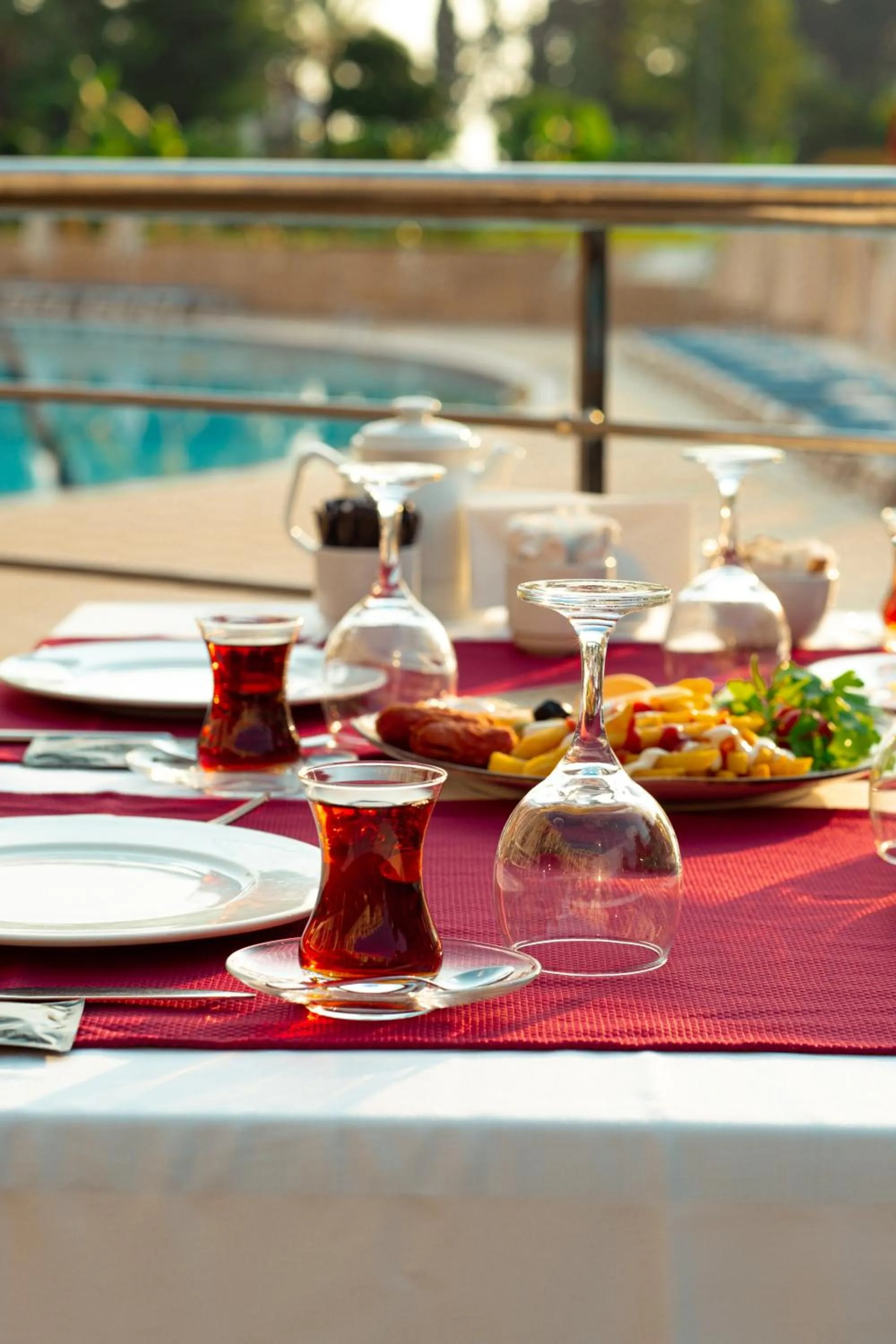 Restaurant/places to eat in Rox Resort Hotel