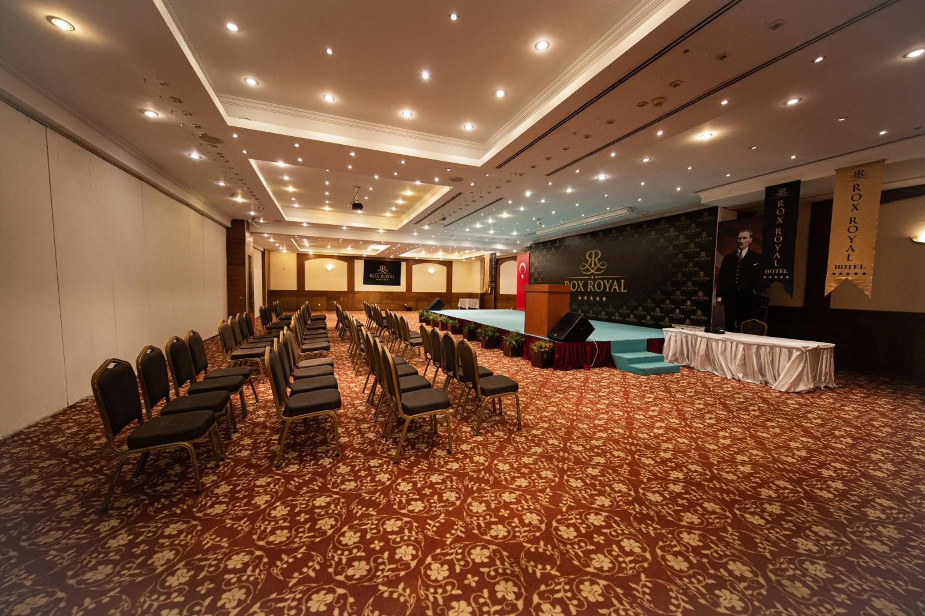 Seating area in Rox Resort Hotel