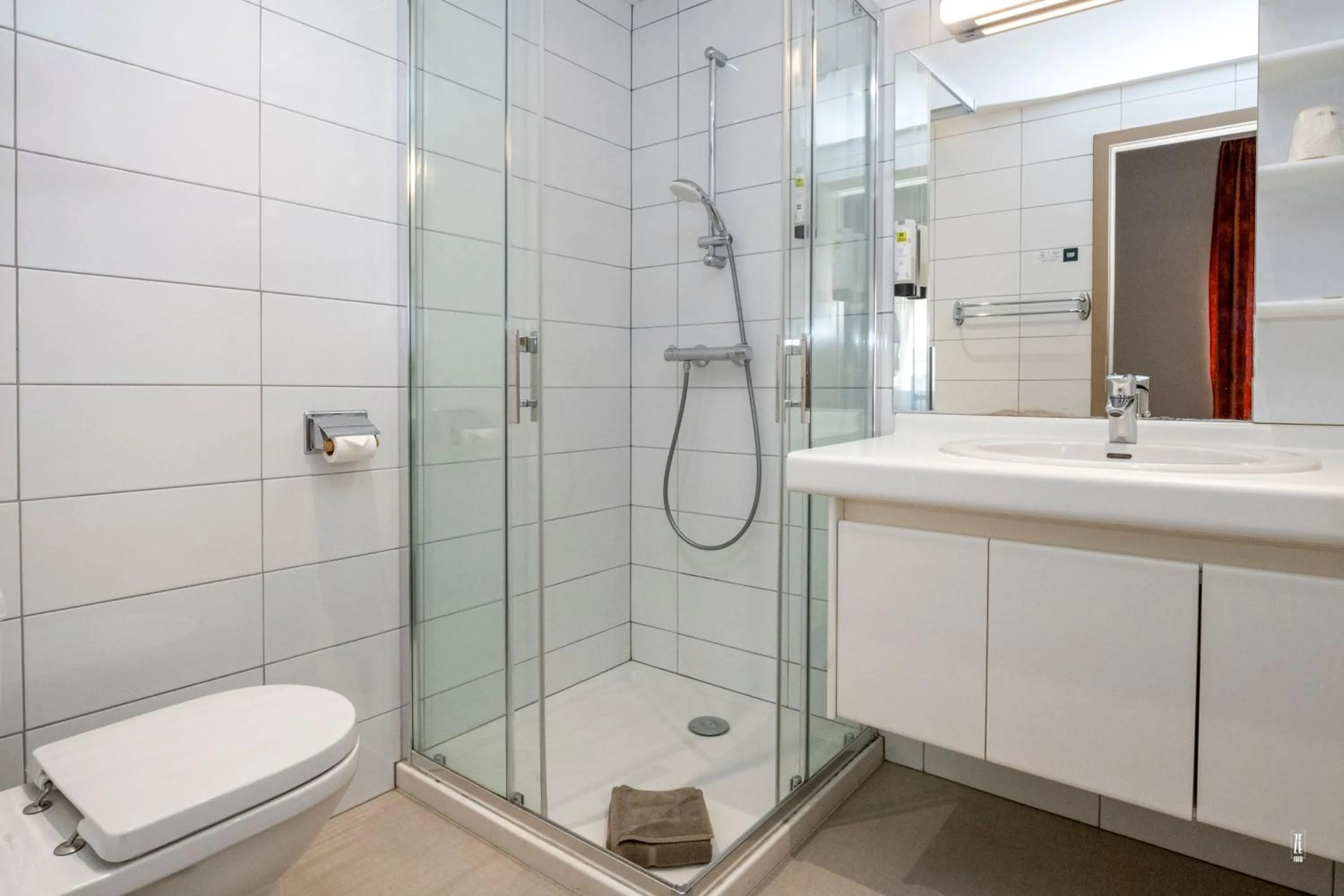 Bathroom in Logis Hotel Restaurant Le Faudé